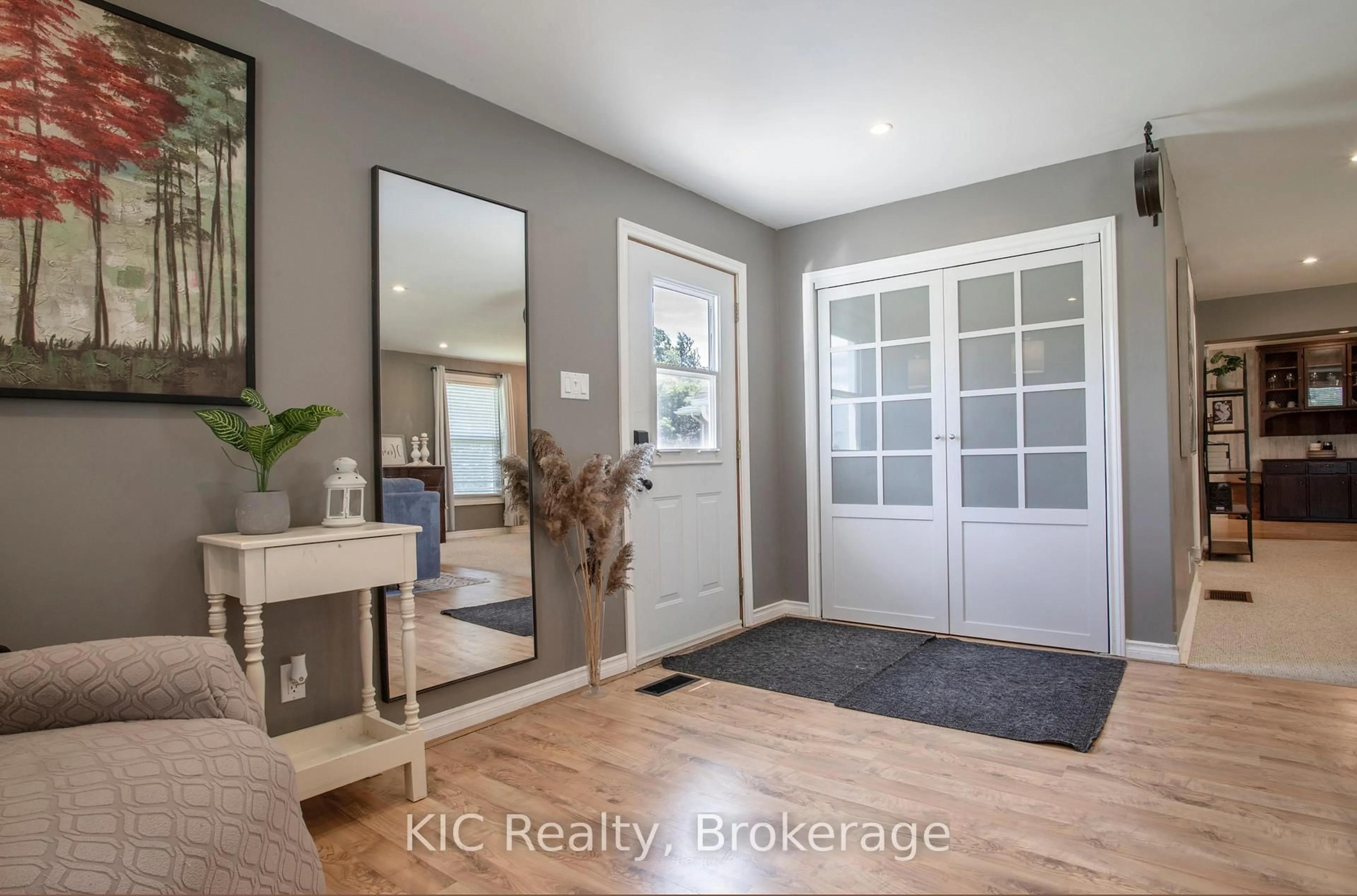 Indoor entryway for 1311 Charles St, Otonabee-South Monaghan Ontario K0L 1V0
