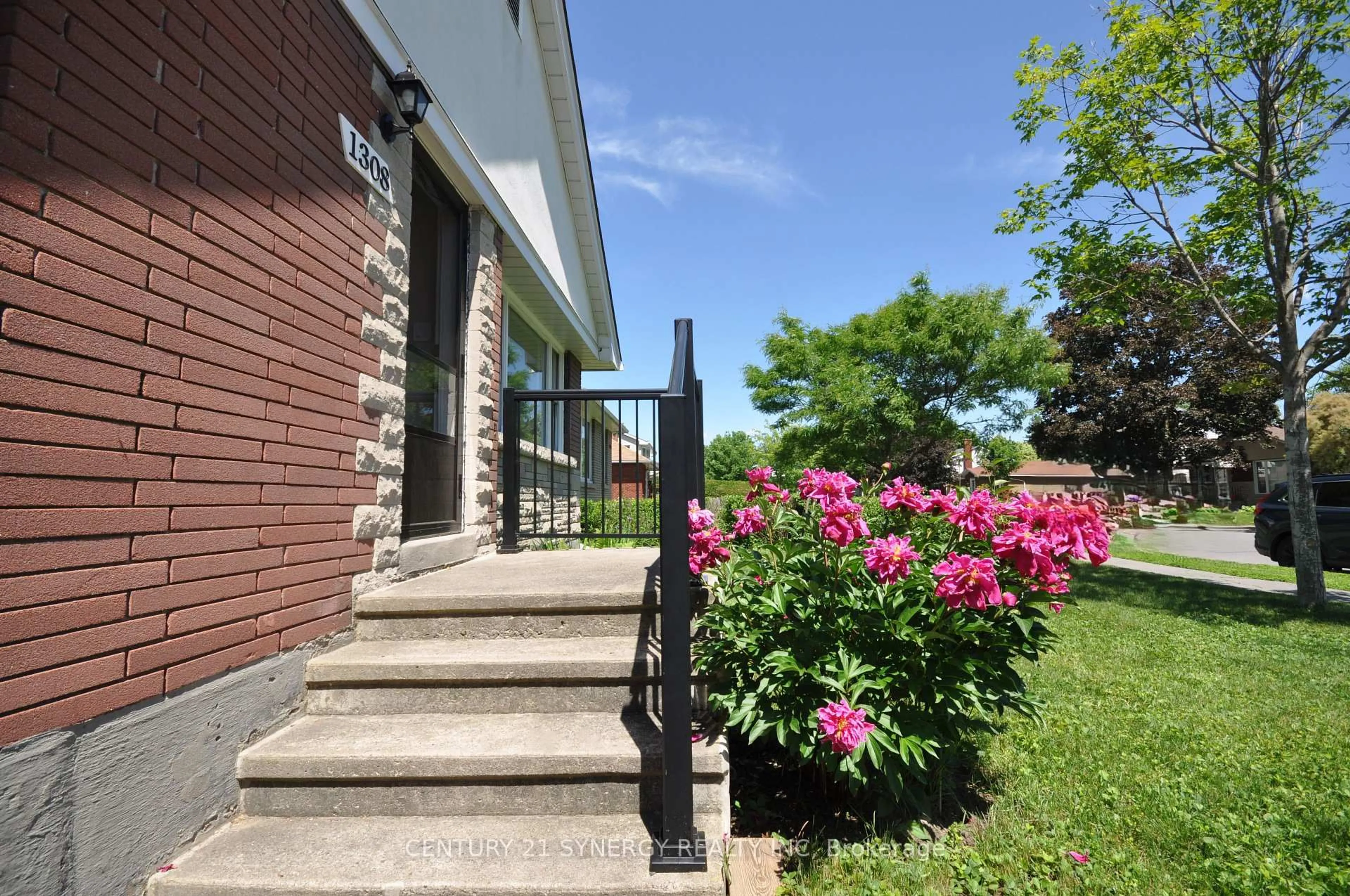 Patio, street for 1308 Erindale Dr, Ottawa Ontario K2C 2G4