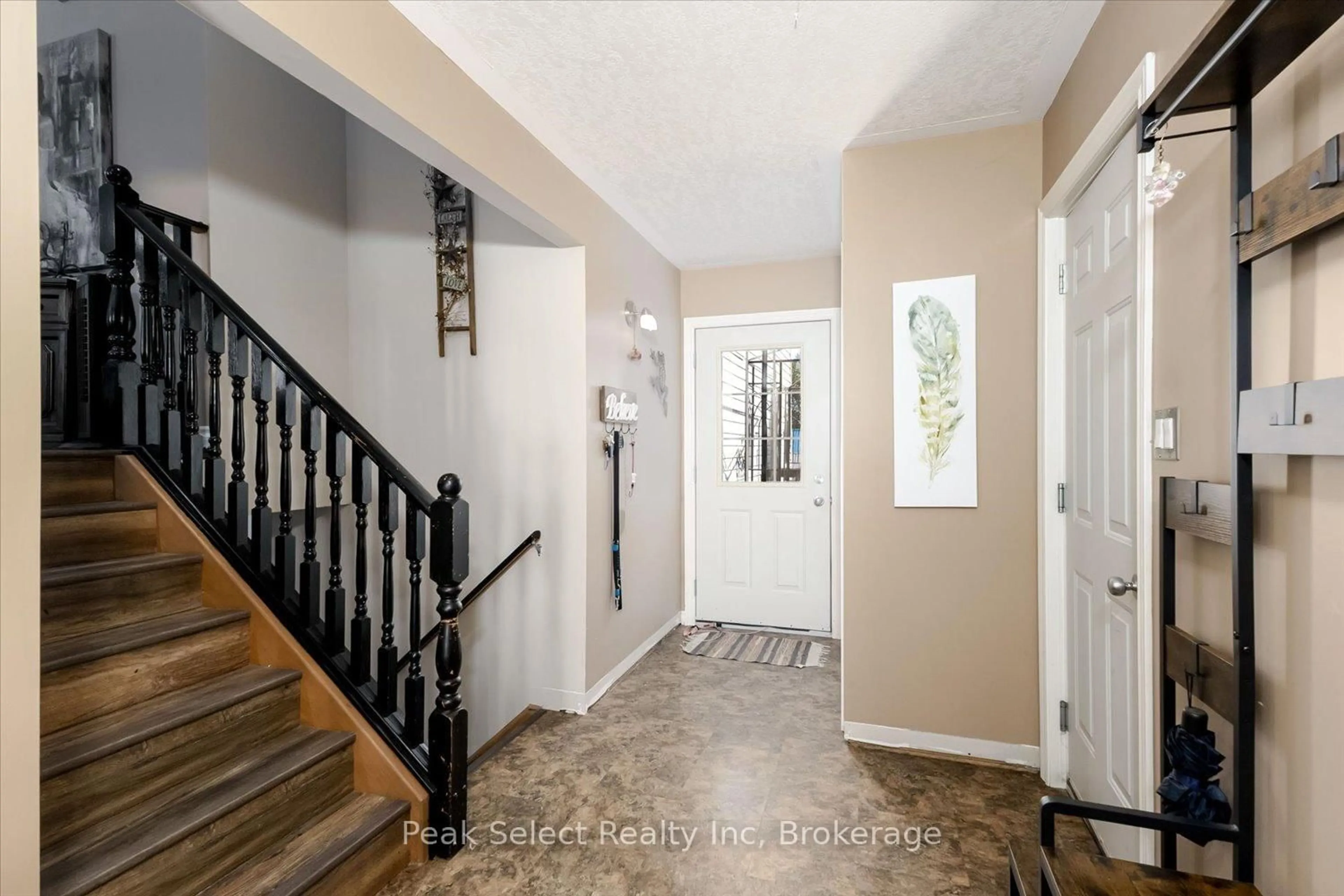 Indoor entryway for 59 Albert St, West Perth Ontario N0K 1N0
