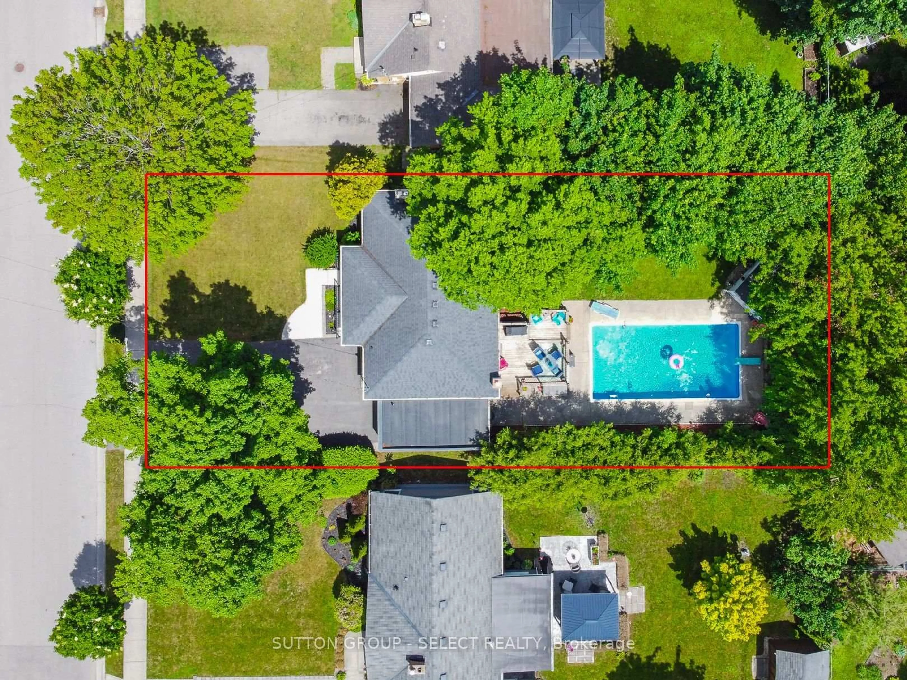 A pic from outside/outdoor area/front of a property/back of a property/a pic from drone, water/lake/river/ocean view for 65 Broadway Ave, London South Ontario N6P 1A9