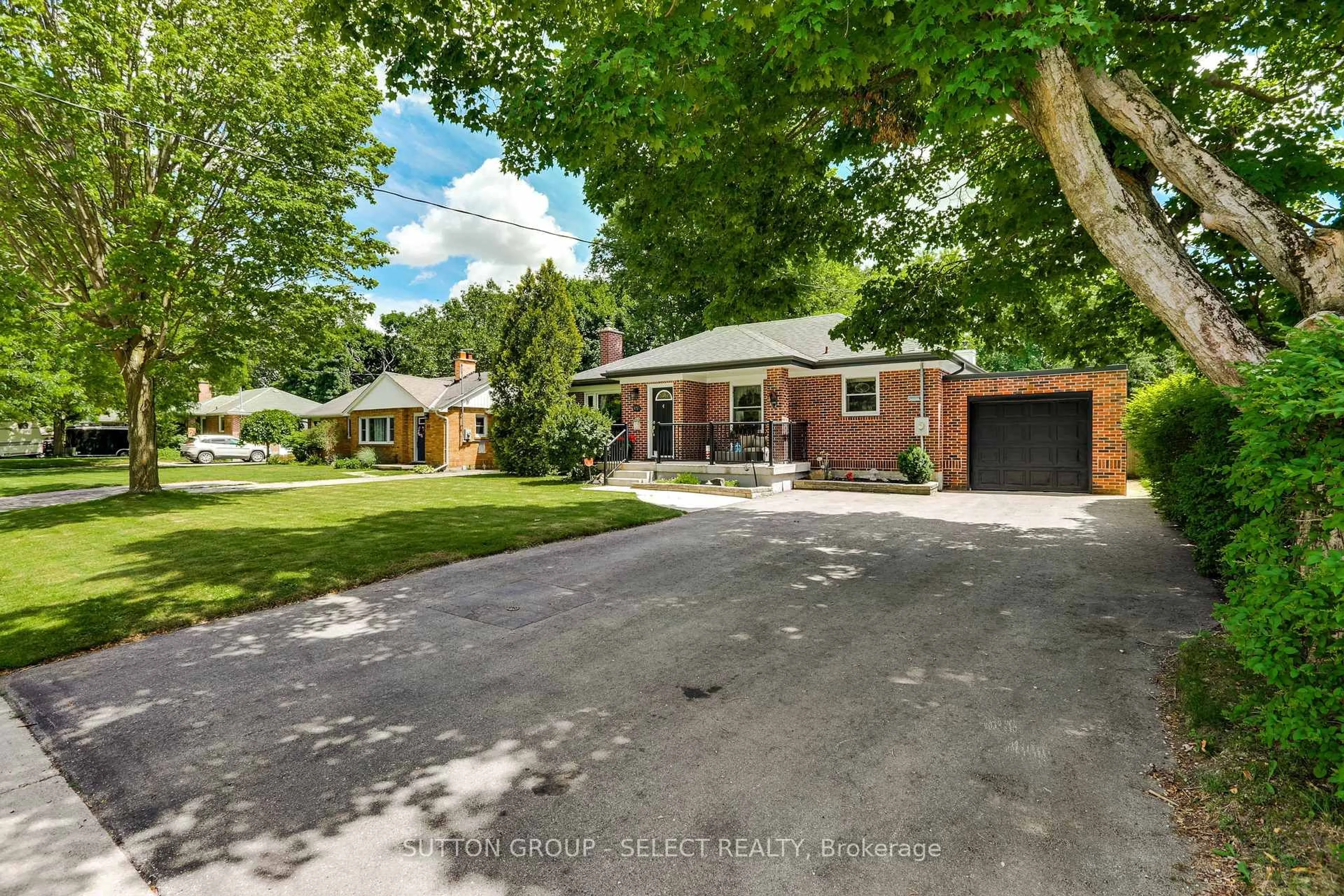 A pic from outside/outdoor area/front of a property/back of a property/a pic from drone, street for 65 Broadway Ave, London South Ontario N6P 1A9
