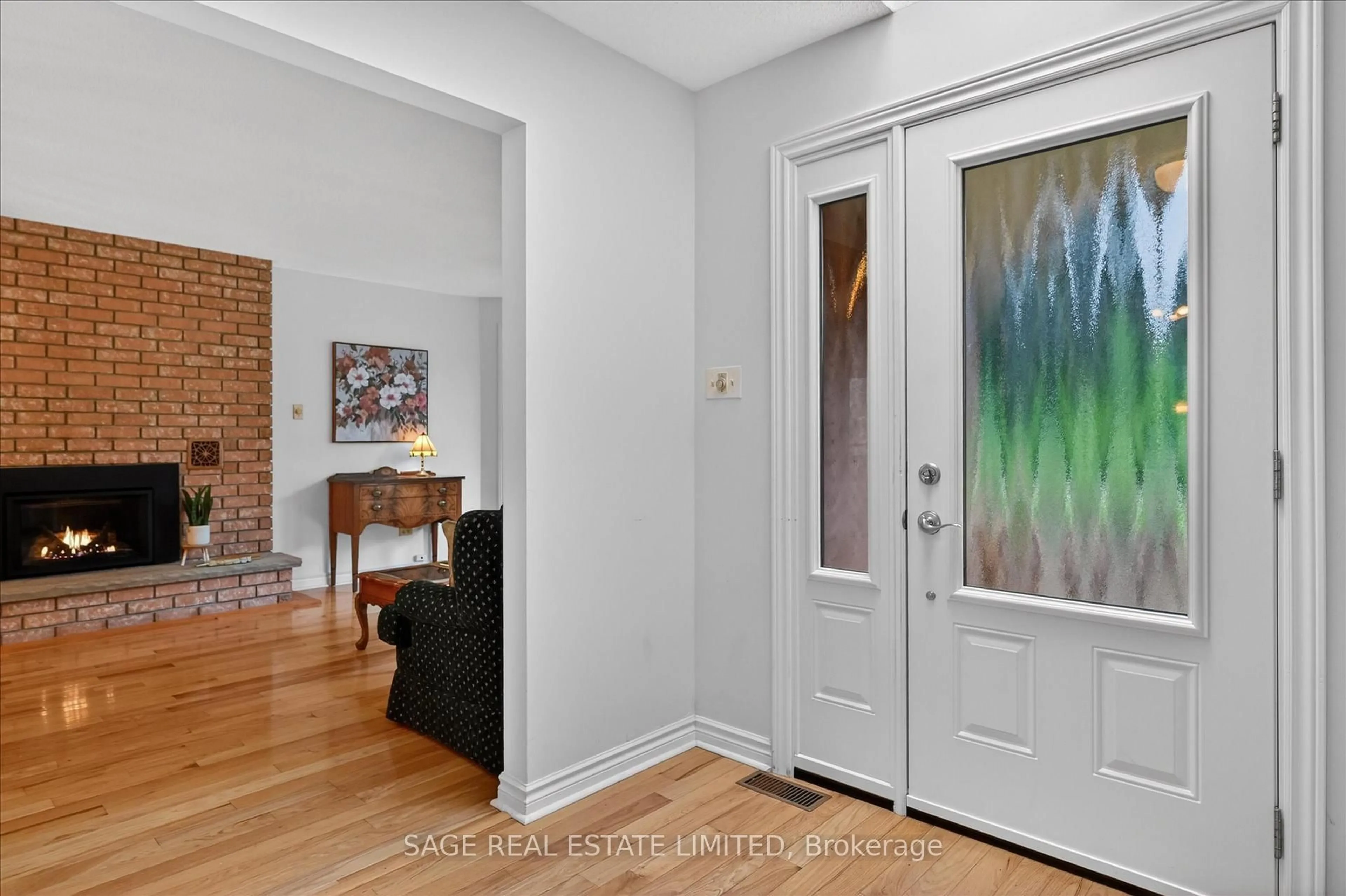 Indoor entryway for 34 Patricia Pl, Kawartha Lakes Ontario K0M 1A0