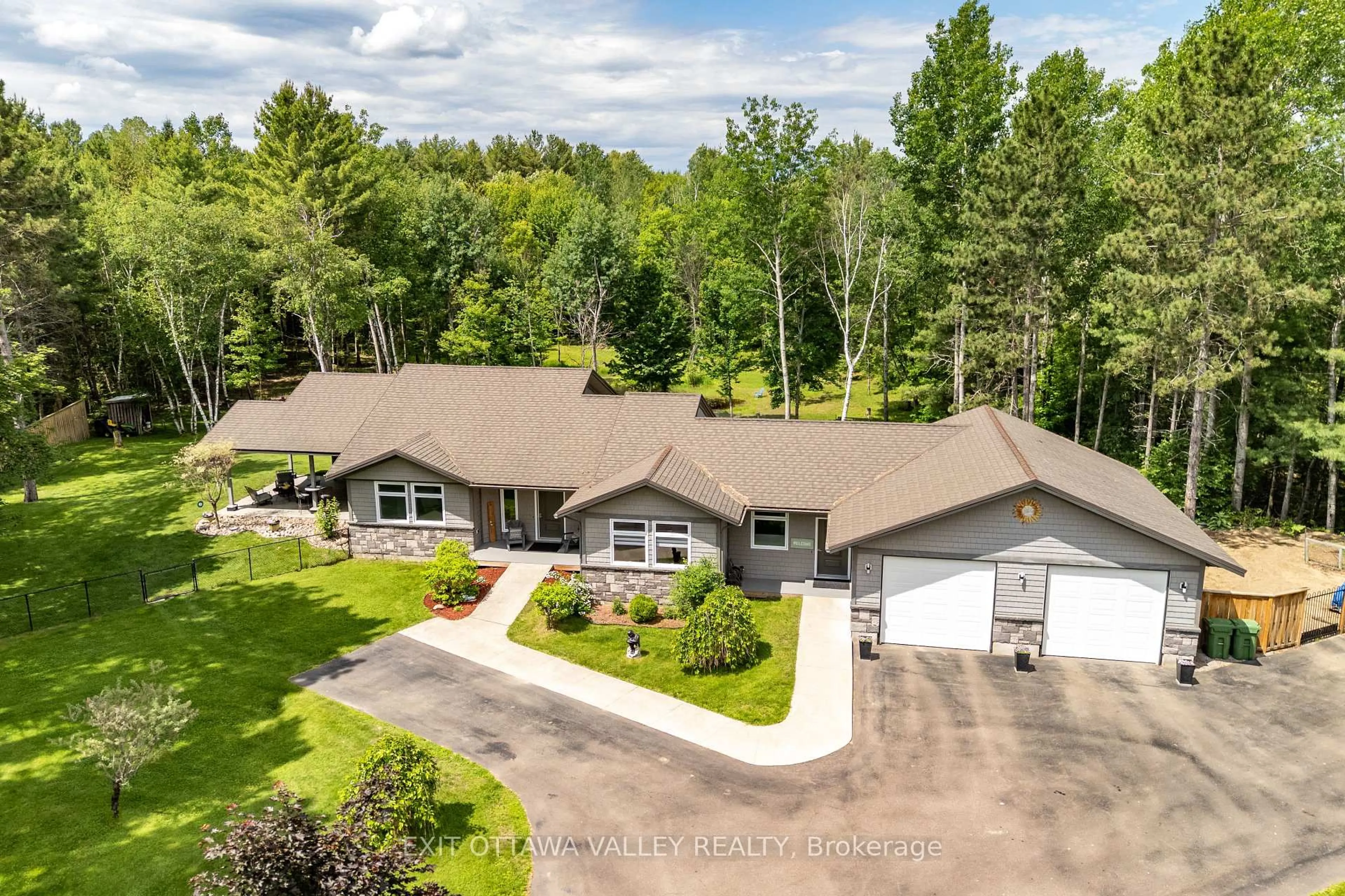 A pic from outside/outdoor area/front of a property/back of a property/a pic from drone, unknown for 301 DORAN Rd, Petawawa Ontario K8H 2W8