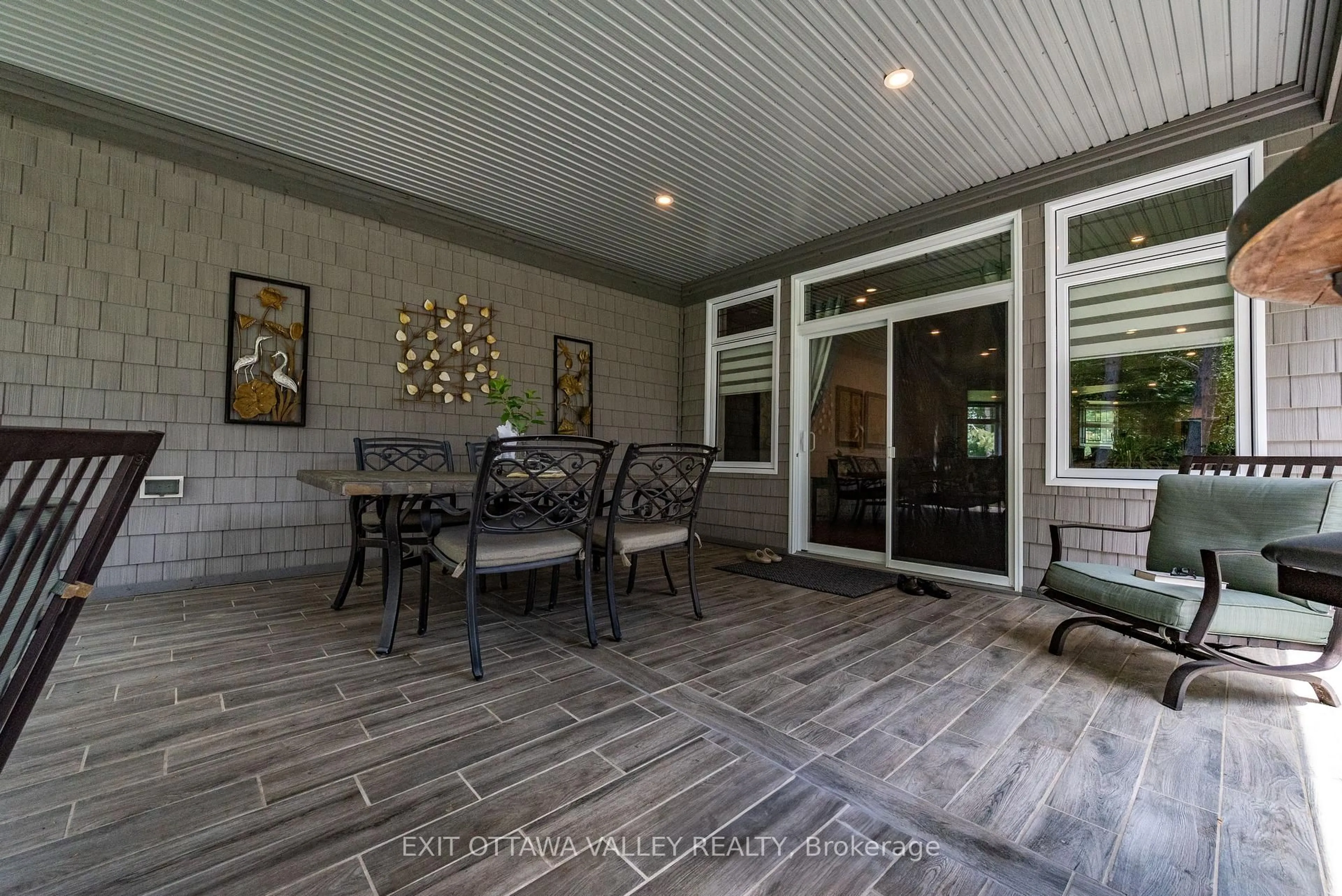 Patio, street for 301 DORAN Rd, Petawawa Ontario K8H 2W8