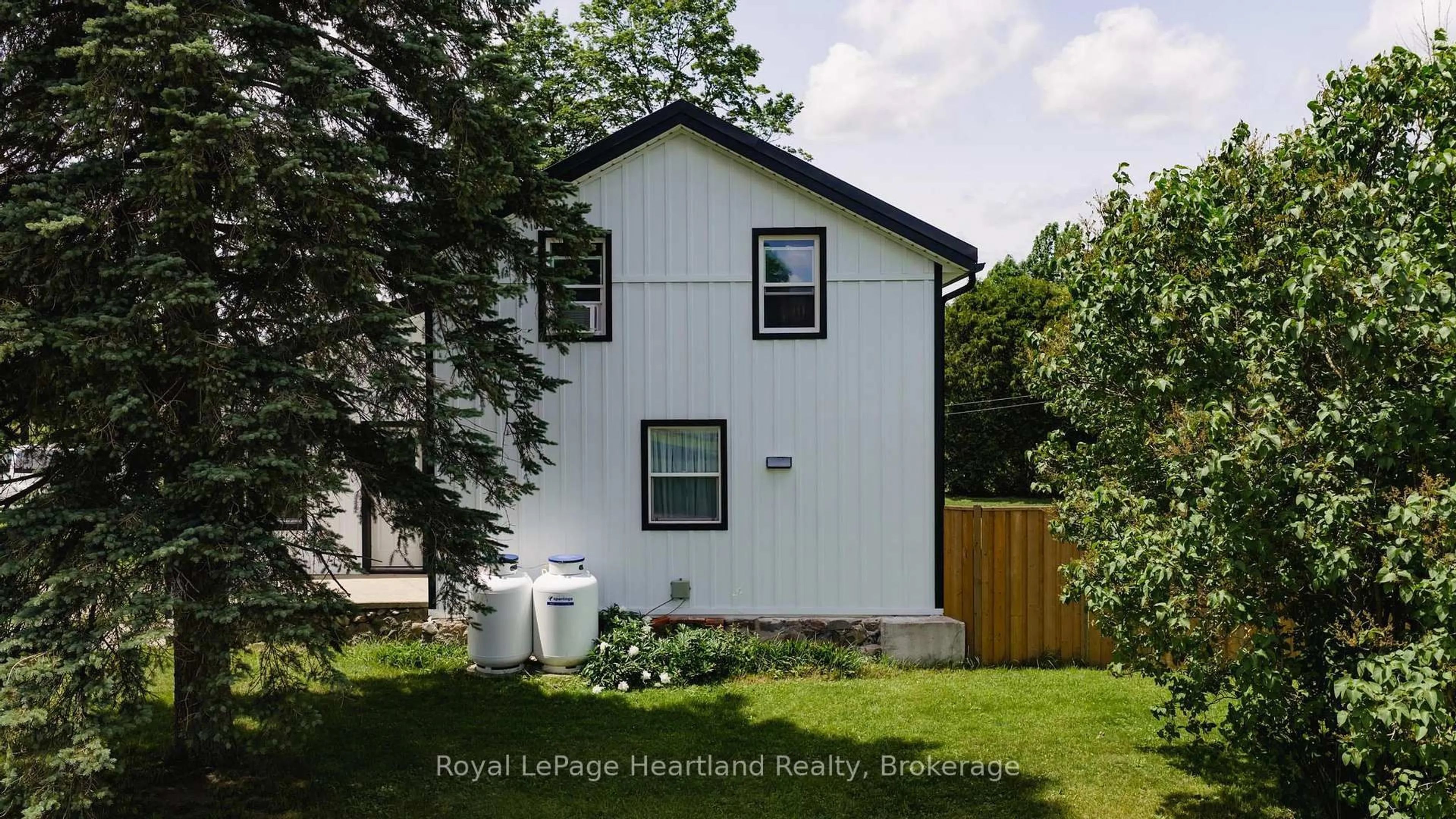 Home with vinyl exterior material, street for 2010 Alma St, Howick Ontario N0G 1X0