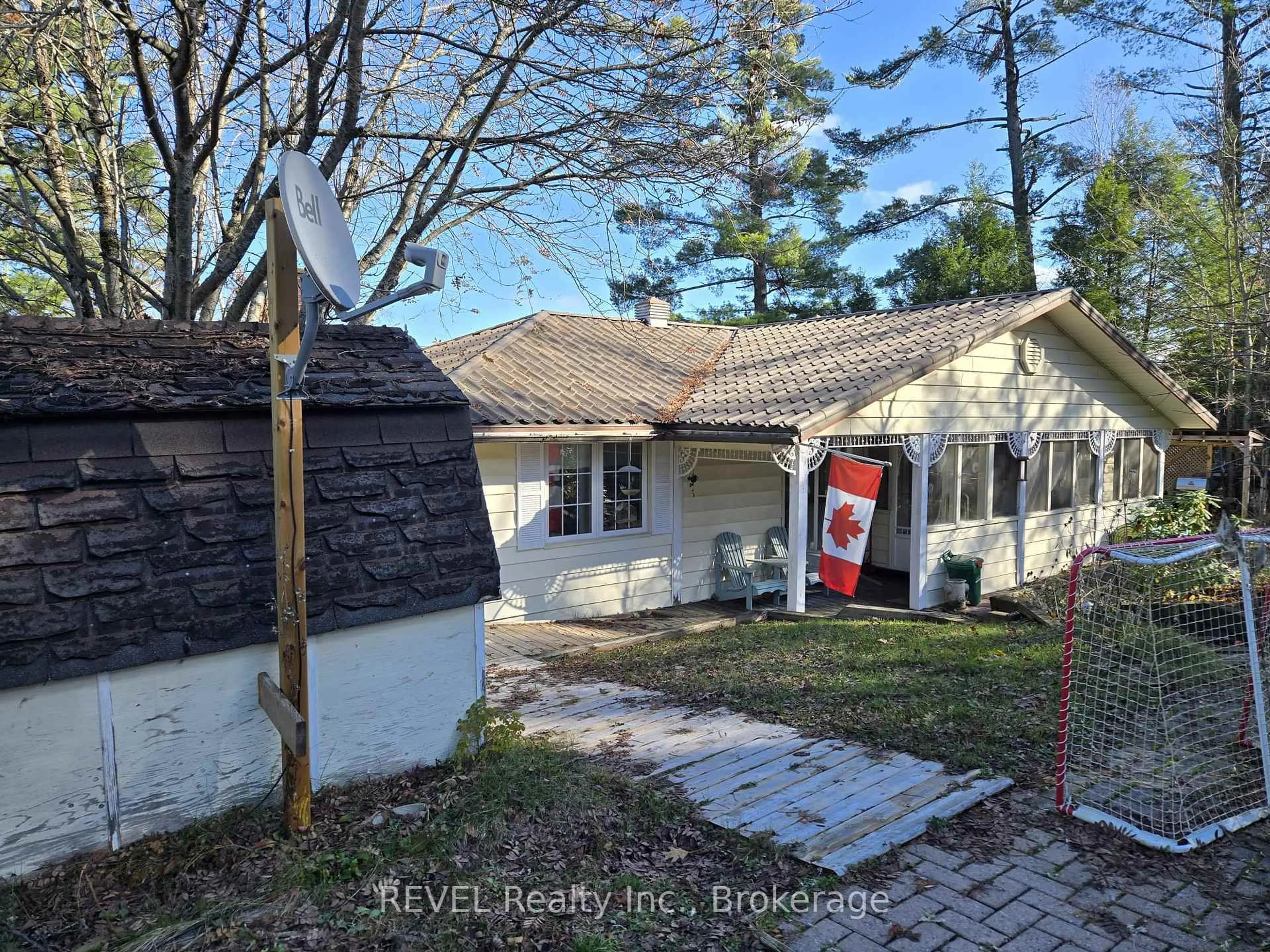 A pic from outside/outdoor area/front of a property/back of a property/a pic from drone, street for 1031 Butterfly Rd, Muskoka Lakes Ontario P0C 1A0