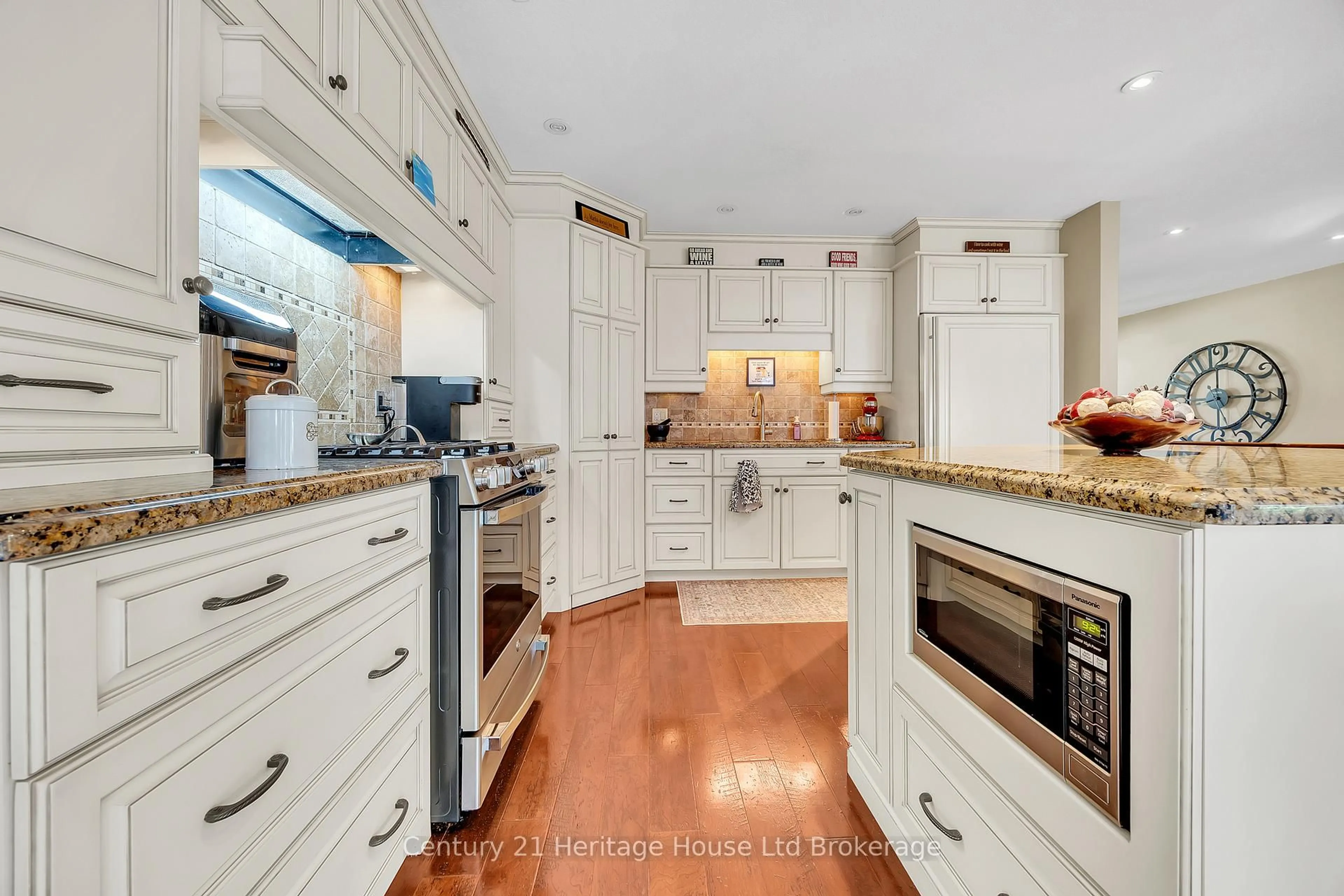 Open concept kitchen, unknown for 42 Alexander Ave, Tillsonburg Ontario N4G 4Z1