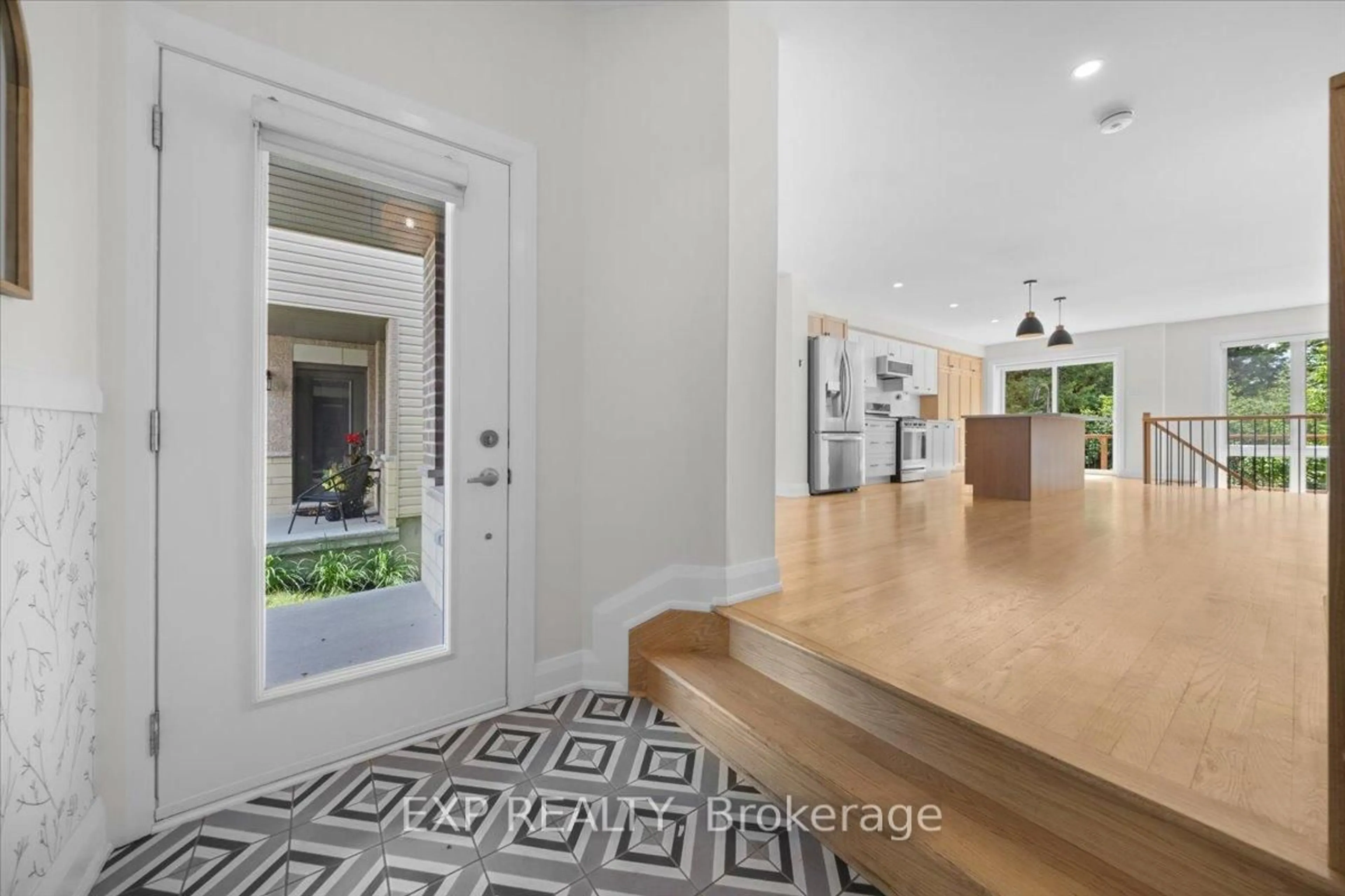Indoor entryway for 84 Porter St, Stittsville Ontario K2S 2L8