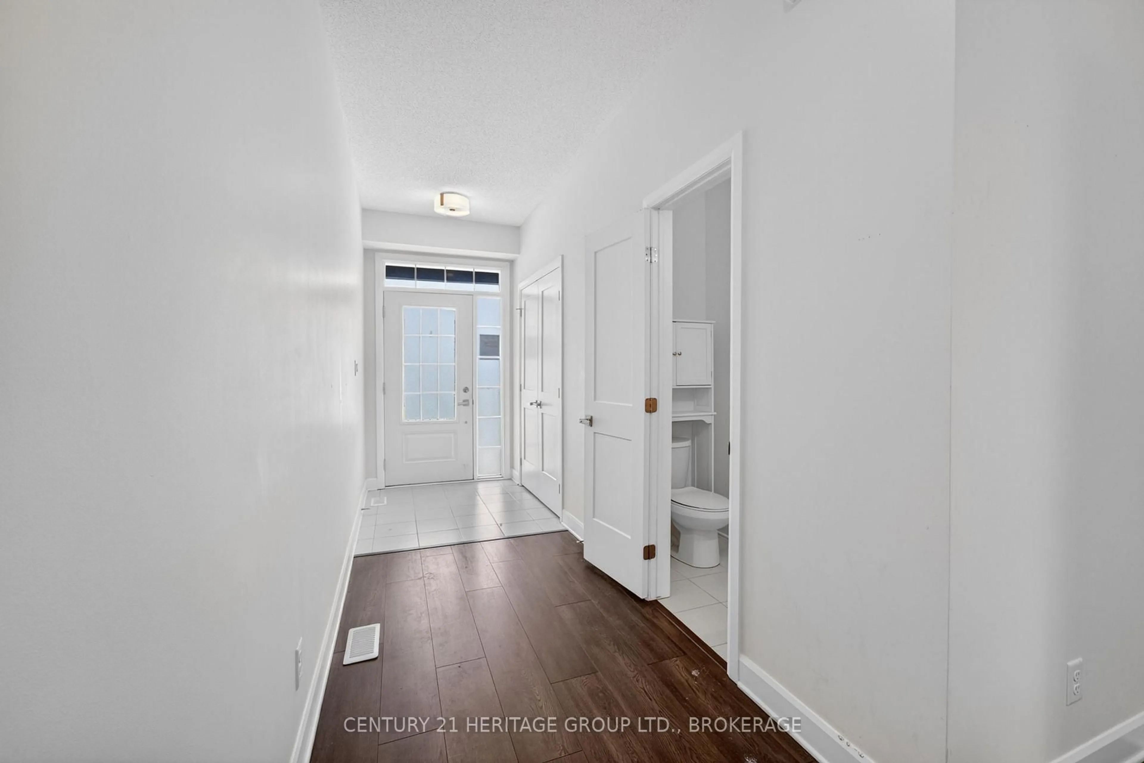 Indoor entryway for 1407 Summer St, Kingston Ontario K7K 0H9