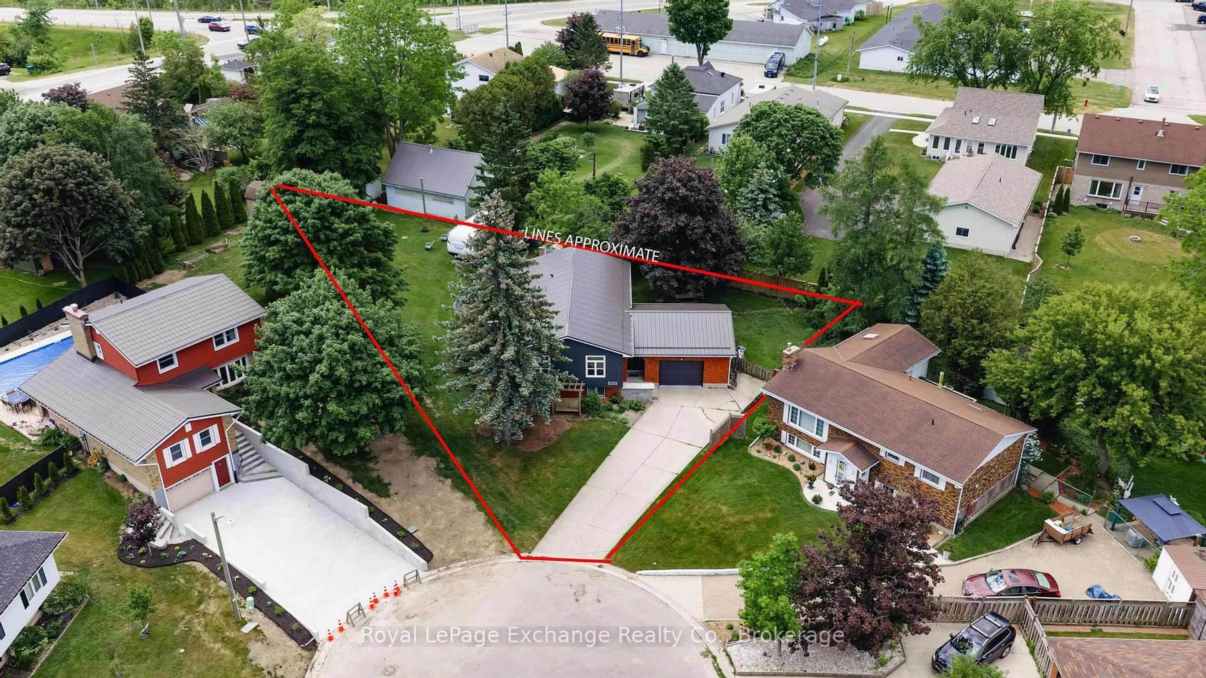 A pic from outside/outdoor area/front of a property/back of a property/a pic from drone, street for 500 Walkers Circ, Kincardine Ontario N2Z 2G2