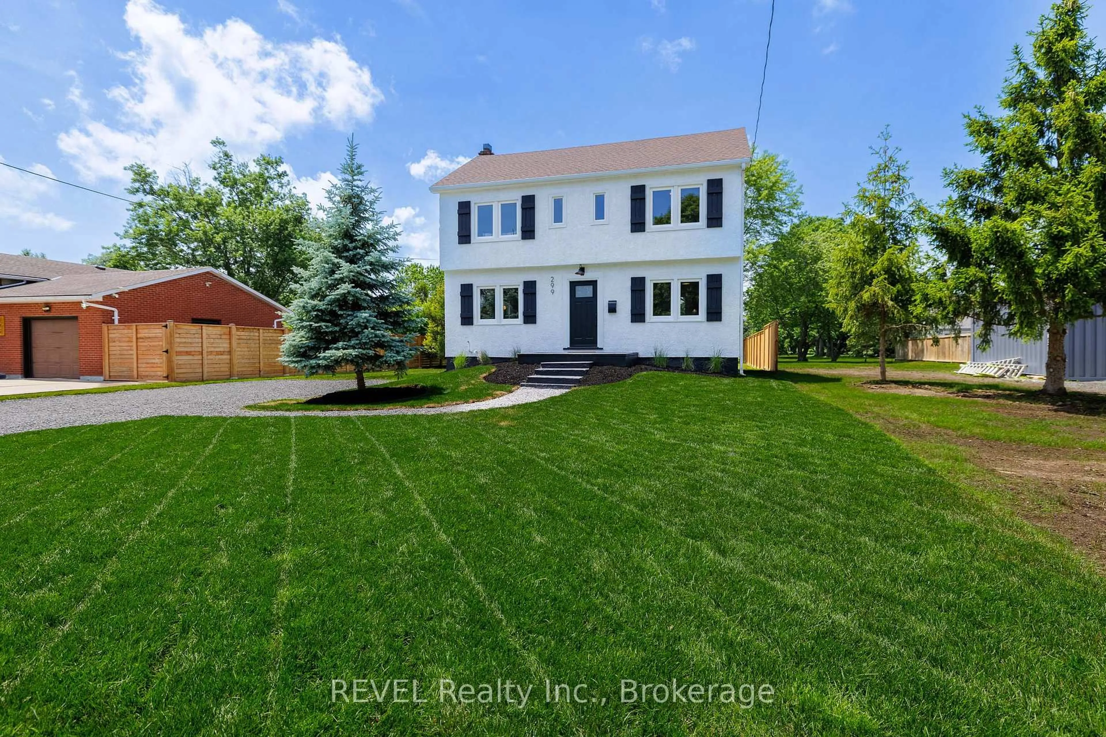 A pic from outside/outdoor area/front of a property/back of a property/a pic from drone, building for 299 First Ave, Welland Ontario L3C 1Z1