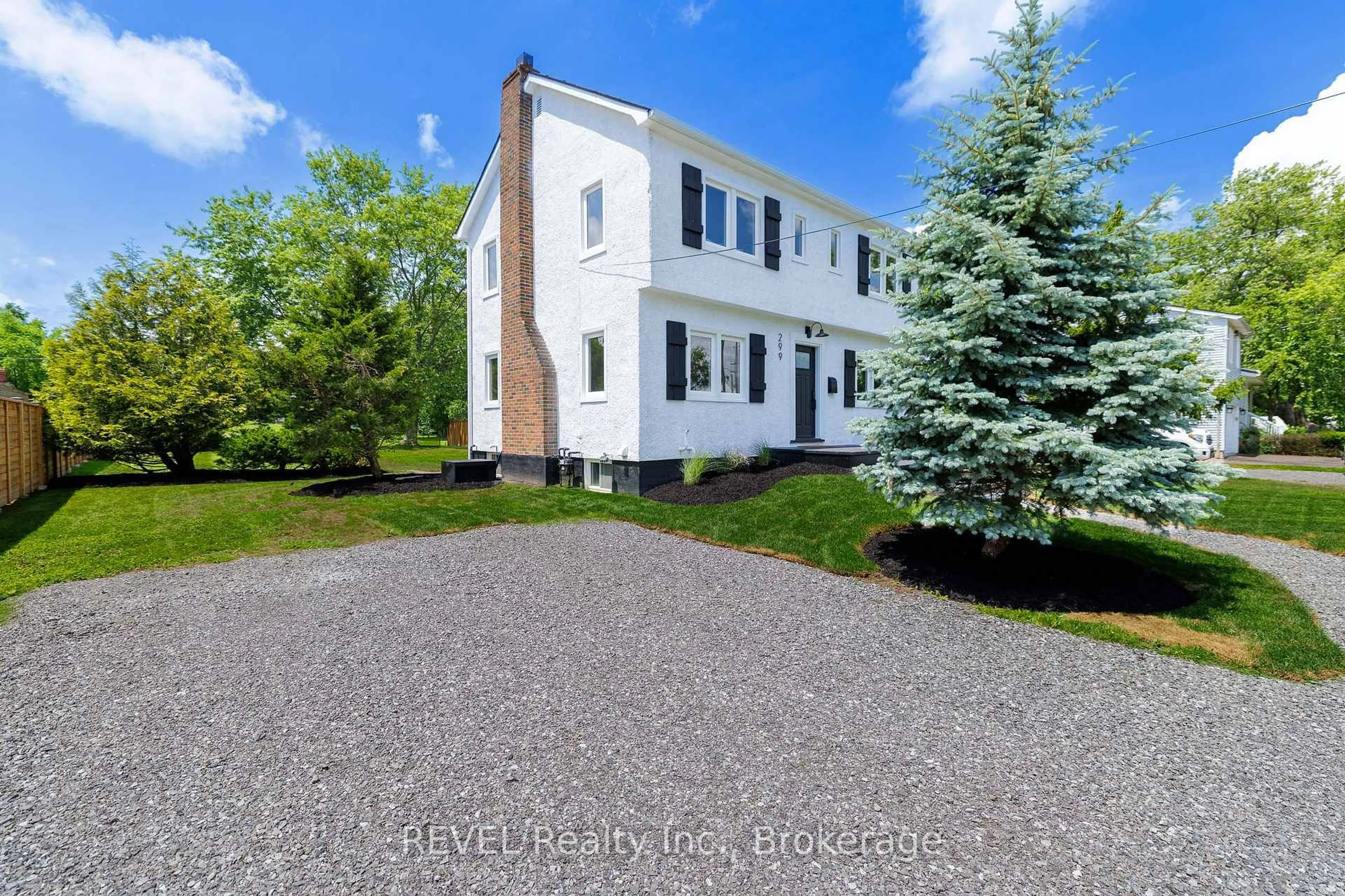 A pic from outside/outdoor area/front of a property/back of a property/a pic from drone, street for 299 First Ave, Welland Ontario L3C 1Z1