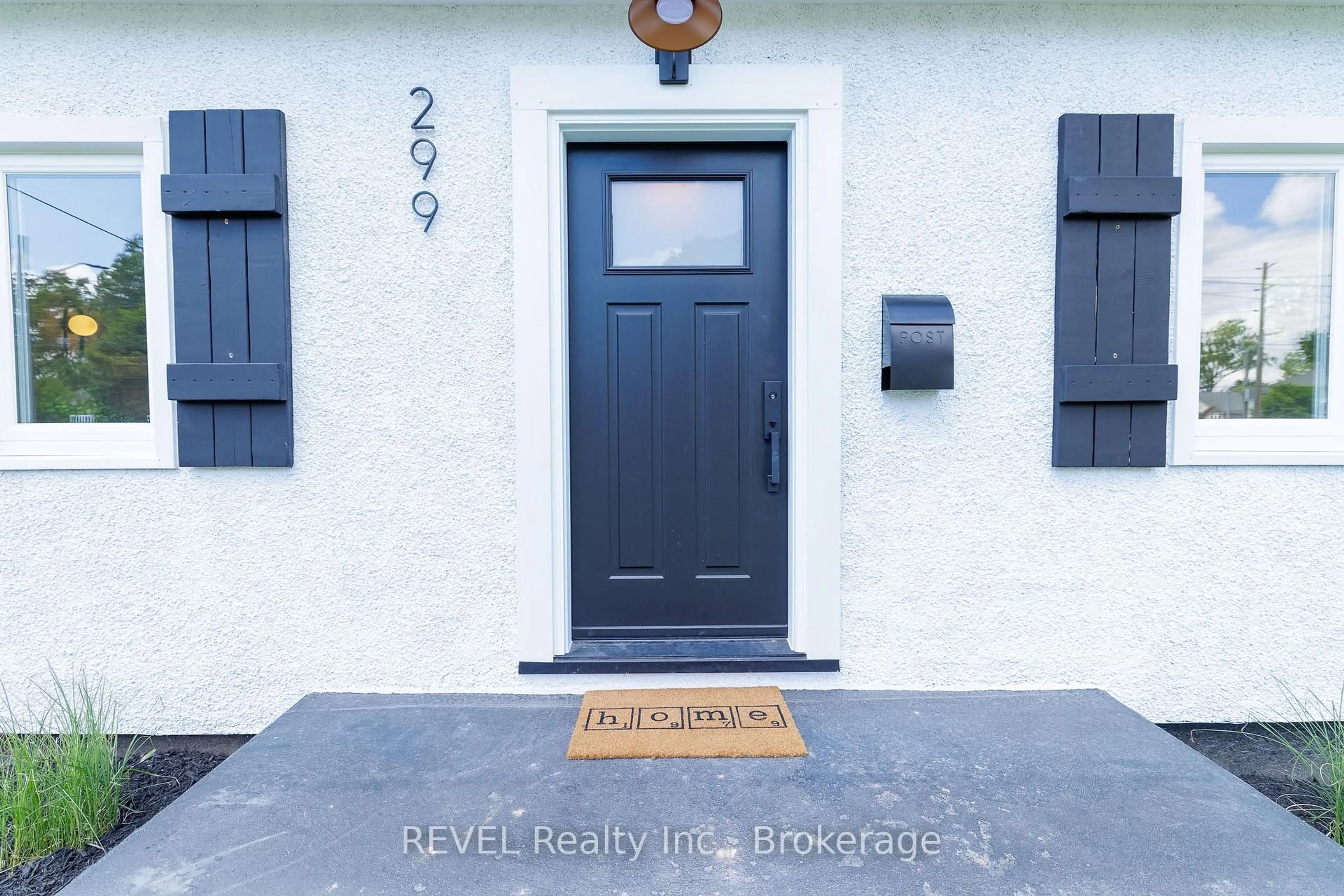 Indoor entryway for 299 First Ave, Welland Ontario L3C 1Z1