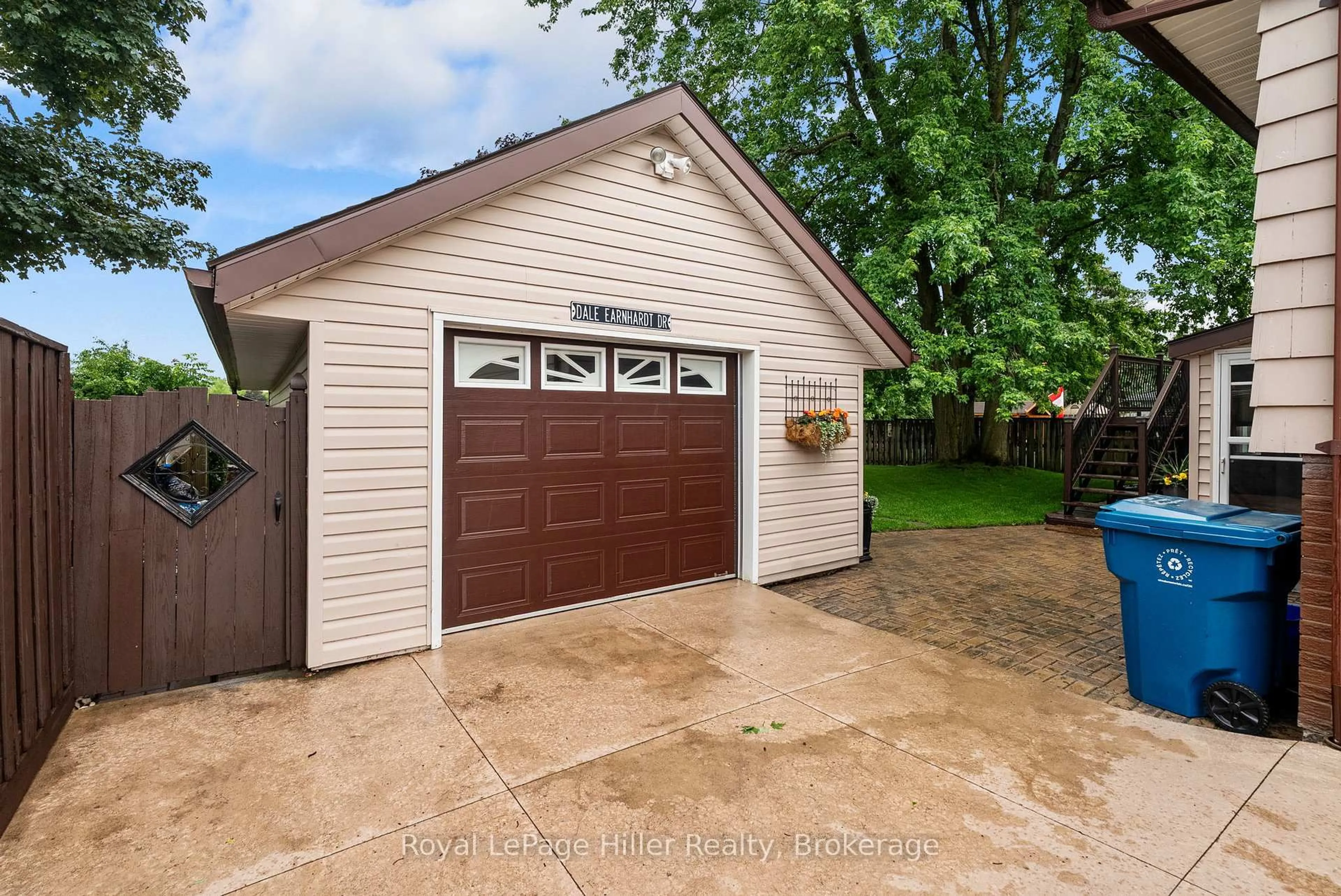 Indoor garage for 59 Briarhill Dr, Stratford Ontario N5A 6N6
