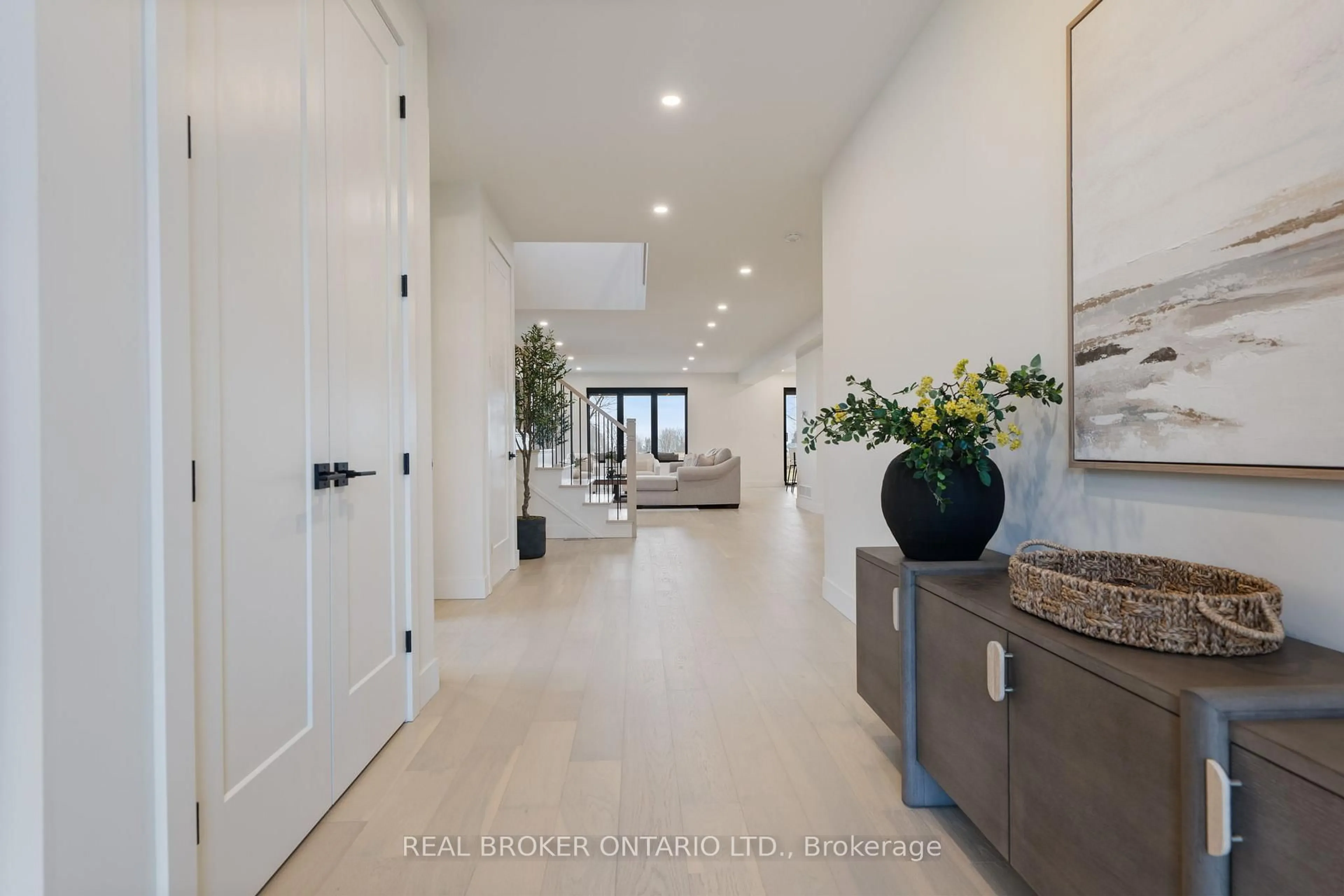 Indoor entryway for 12 Macneil Crt, Bayham Ontario N0J 1T0