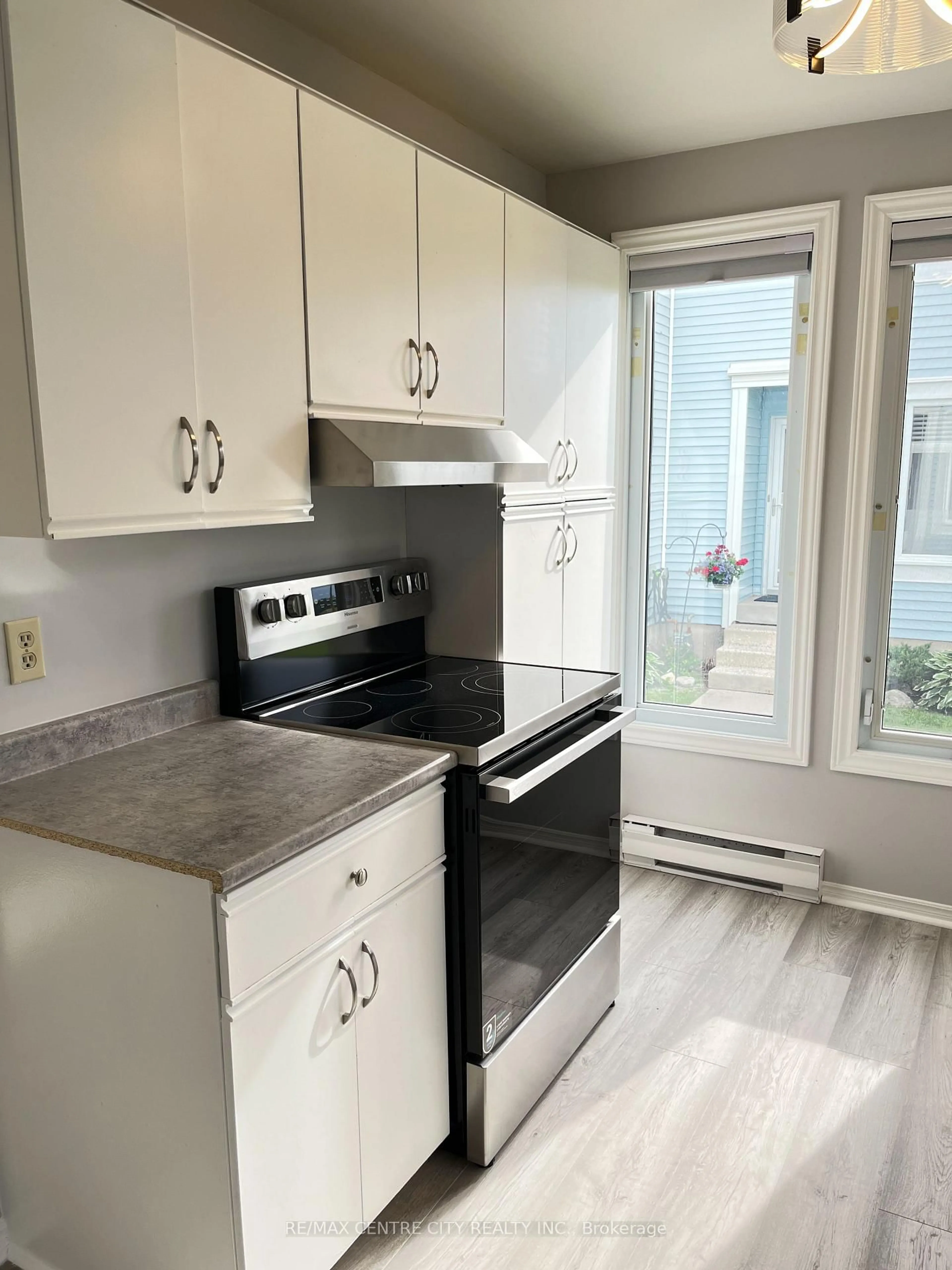 Standard kitchen, wood/laminate floor for 3 Brantwood Park Rd #Unit C, Brantford Ontario N3P 1Y3