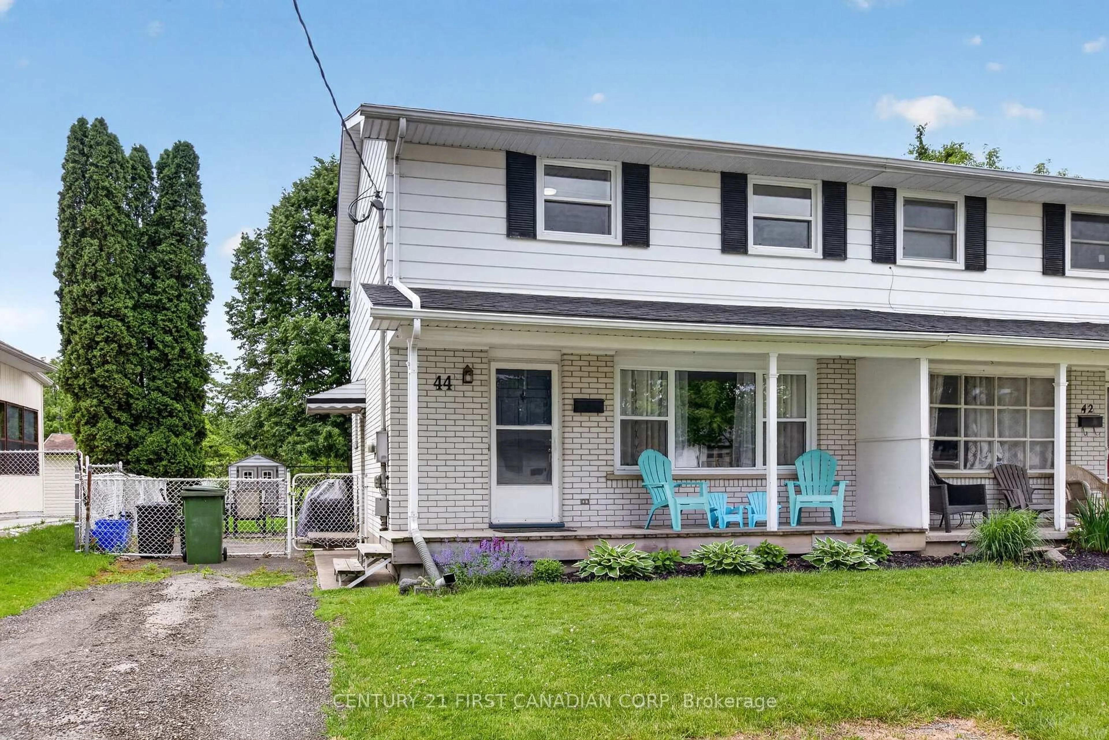 Home with vinyl exterior material, street for 44 Hammond St, St. Thomas Ontario N5P 2B7