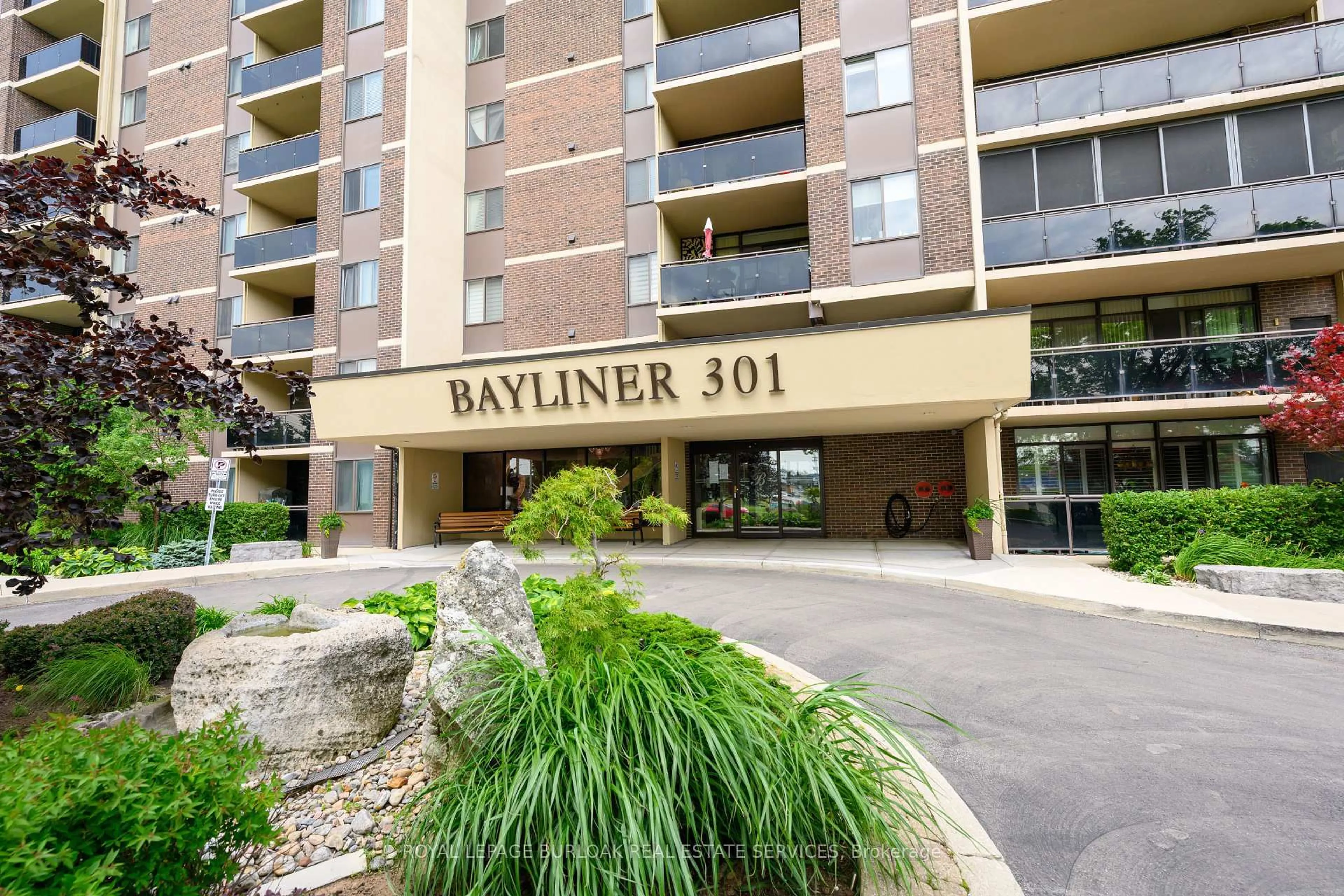 Indoor foyer for 301 Frances Ave #802, Hamilton Ontario L8E 3W6