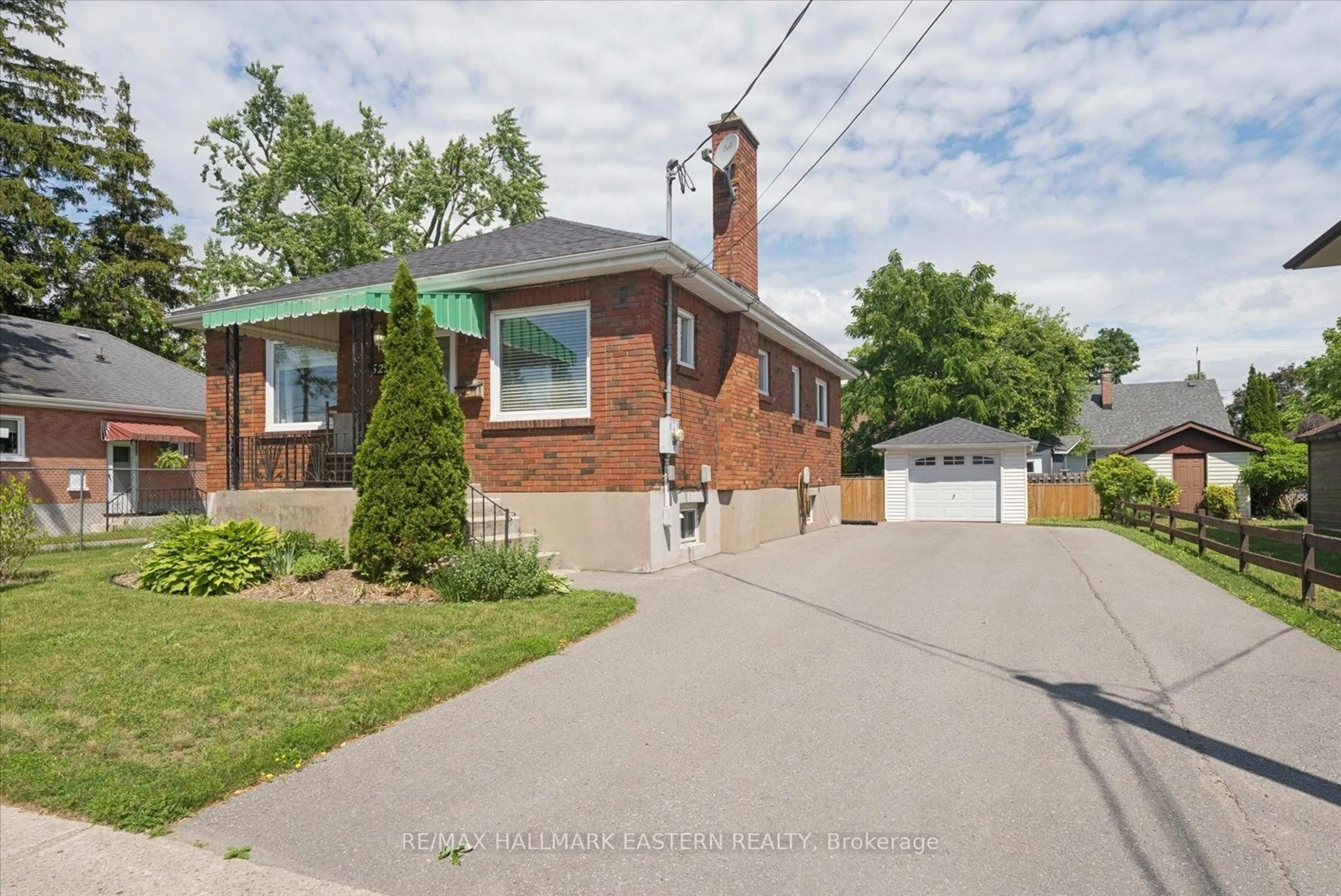 Home with brick exterior material, street for 522 King George St, Peterborough Ontario K9J 1S4