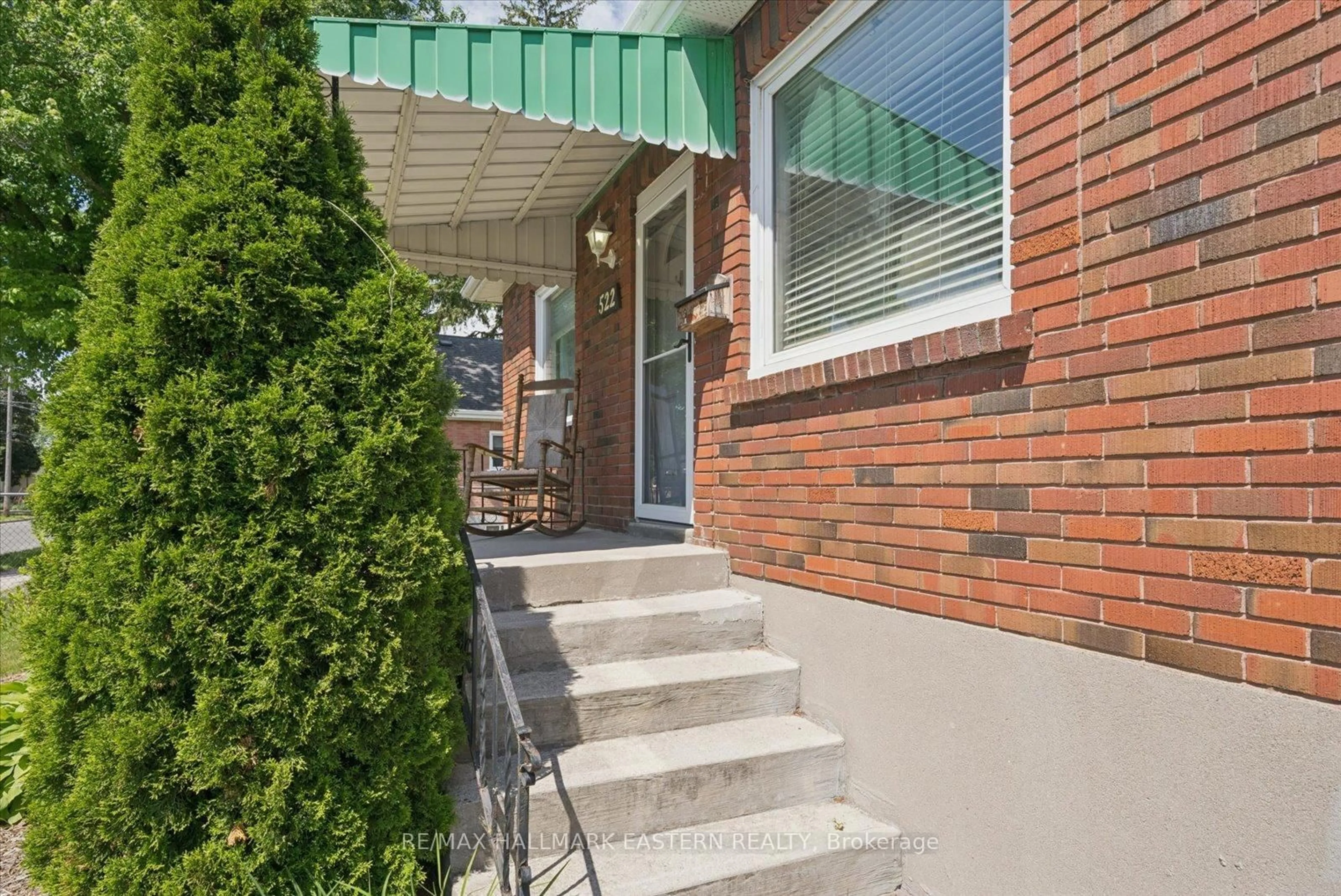 Patio, street for 522 King George St, Peterborough Ontario K9J 1S4