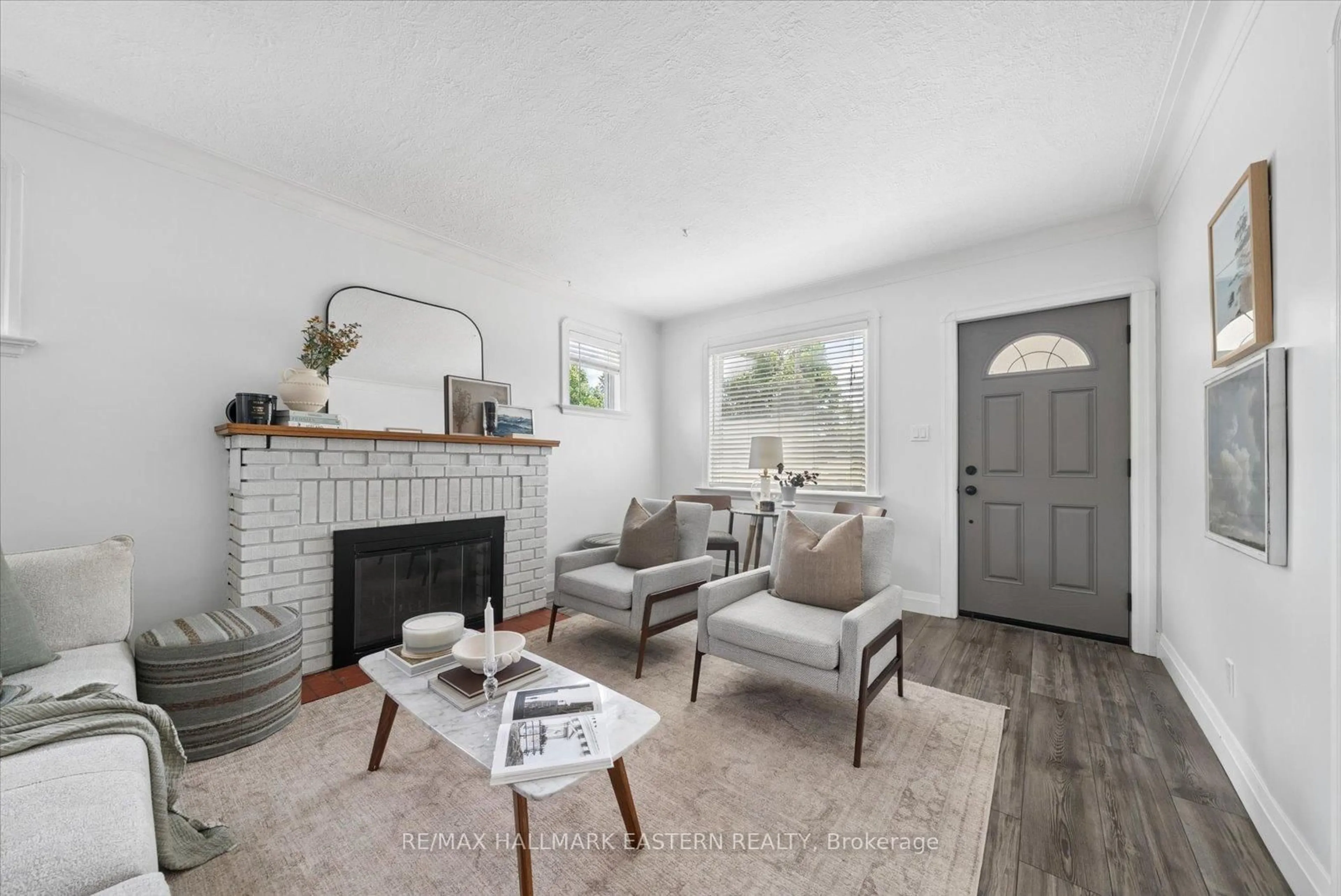 Living room with furniture, unknown for 522 King George St, Peterborough Ontario K9J 1S4