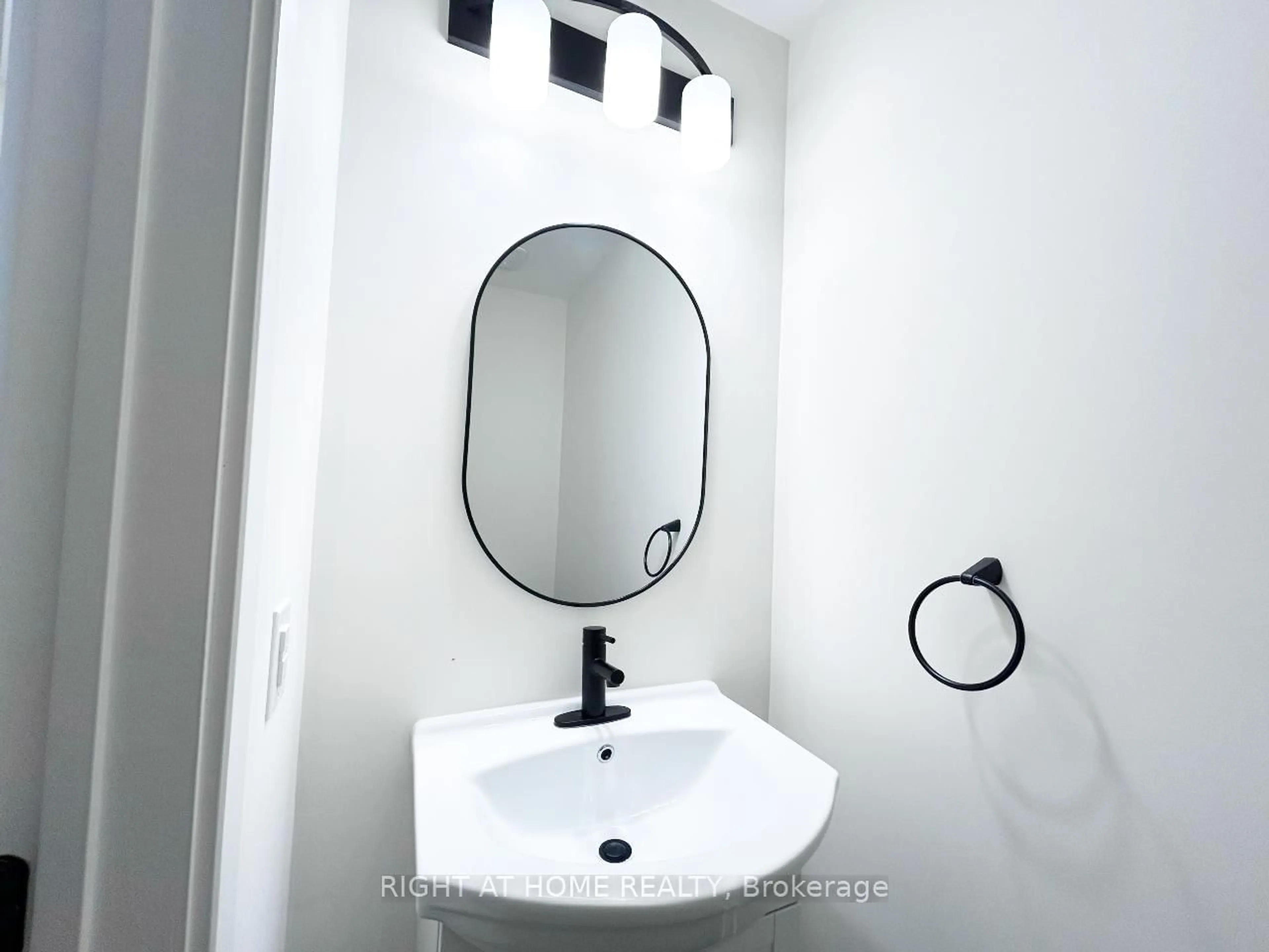 Standard bathroom, unknown for 75 WHITCOMB Cres, Smiths Falls Ontario K7A 0C1