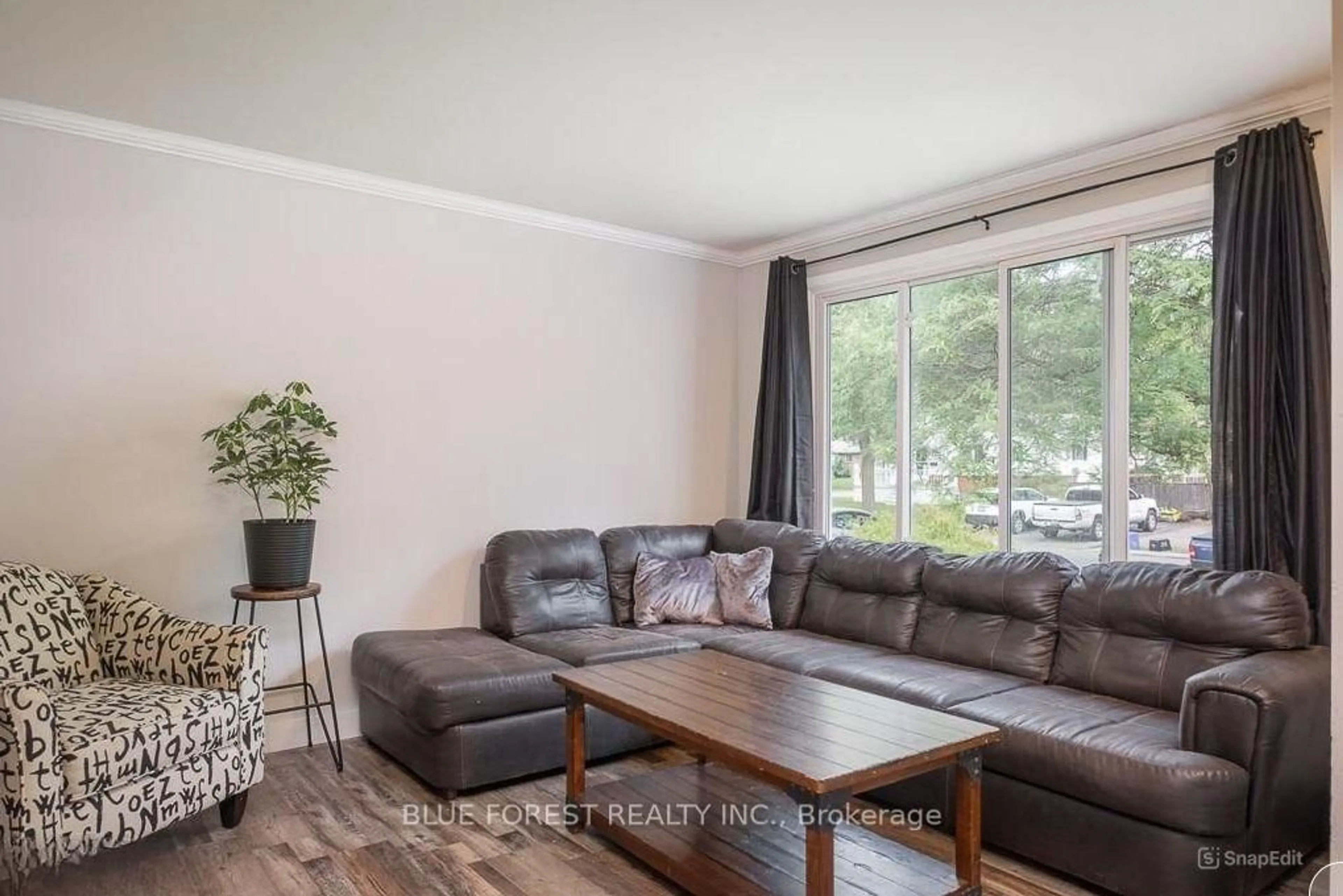 Living room with furniture, wood/laminate floor for 67 Breckenridge Cres, London South Ontario N6E 1H6