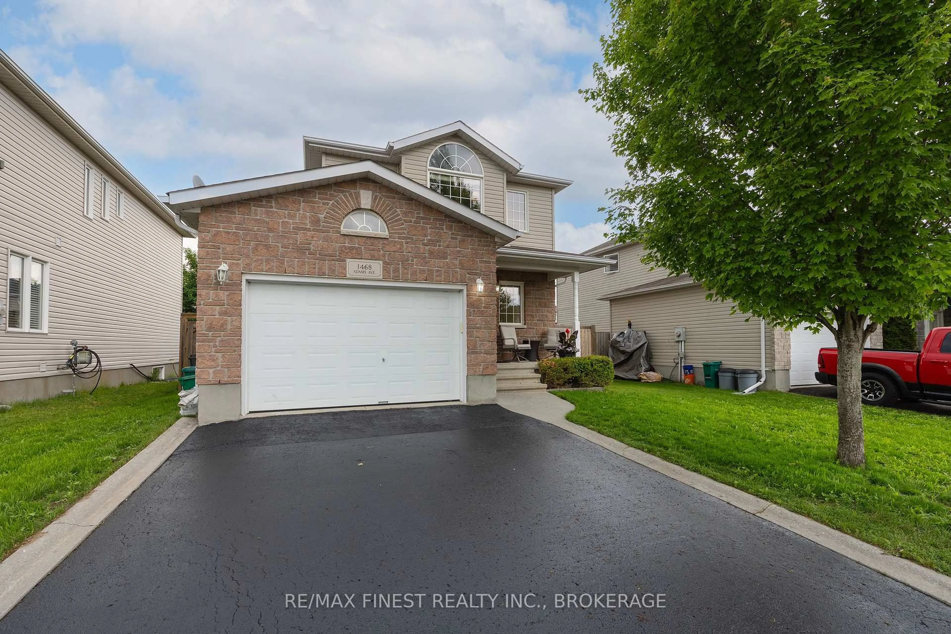 A pic from outside/outdoor area/front of a property/back of a property/a pic from drone, street for 1468 Adams Ave, Kingston Ontario K7P 0B6