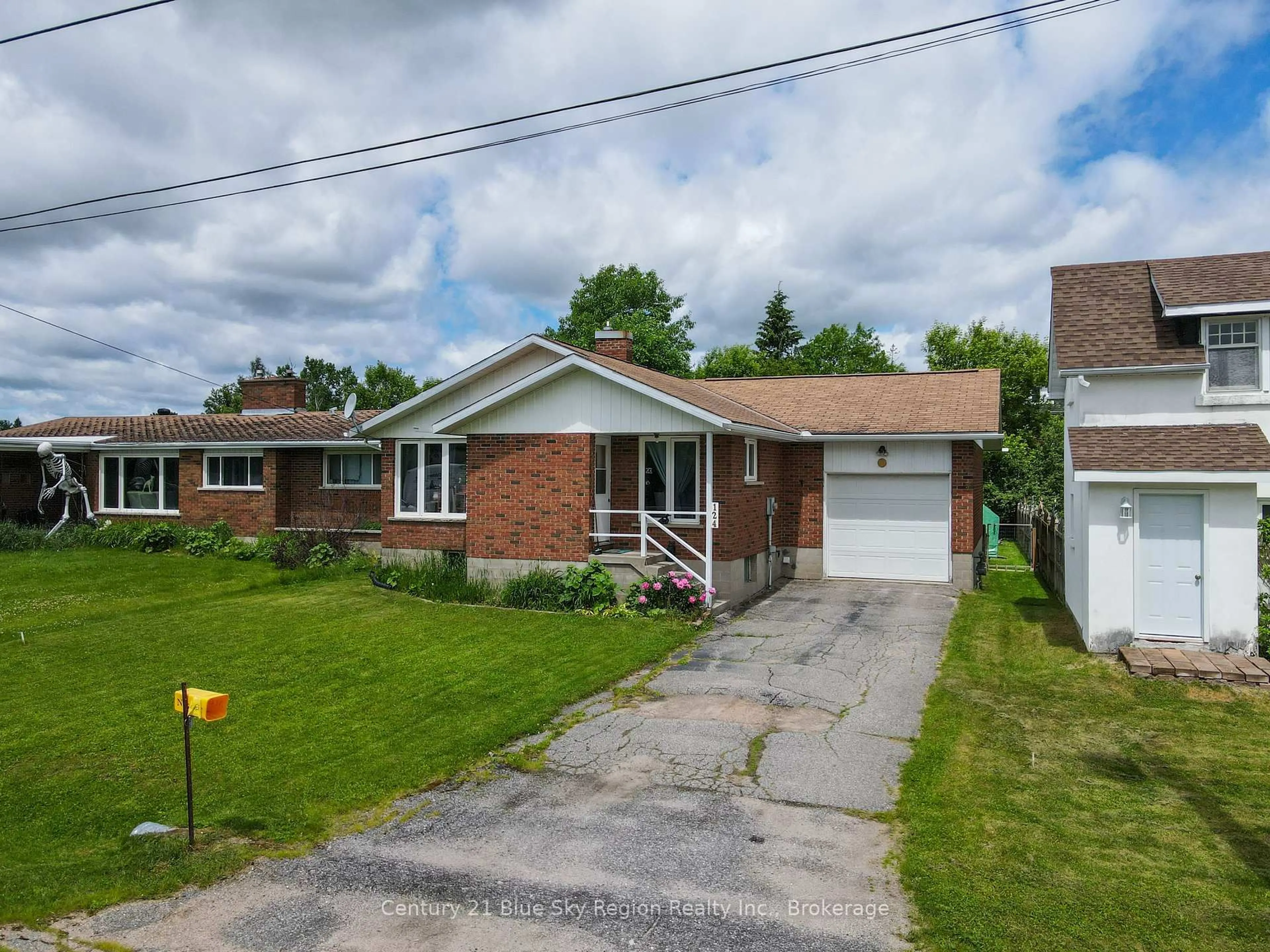 A pic from outside/outdoor area/front of a property/back of a property/a pic from drone, street for 124 King St, Powassan Ontario P0H 1Z0