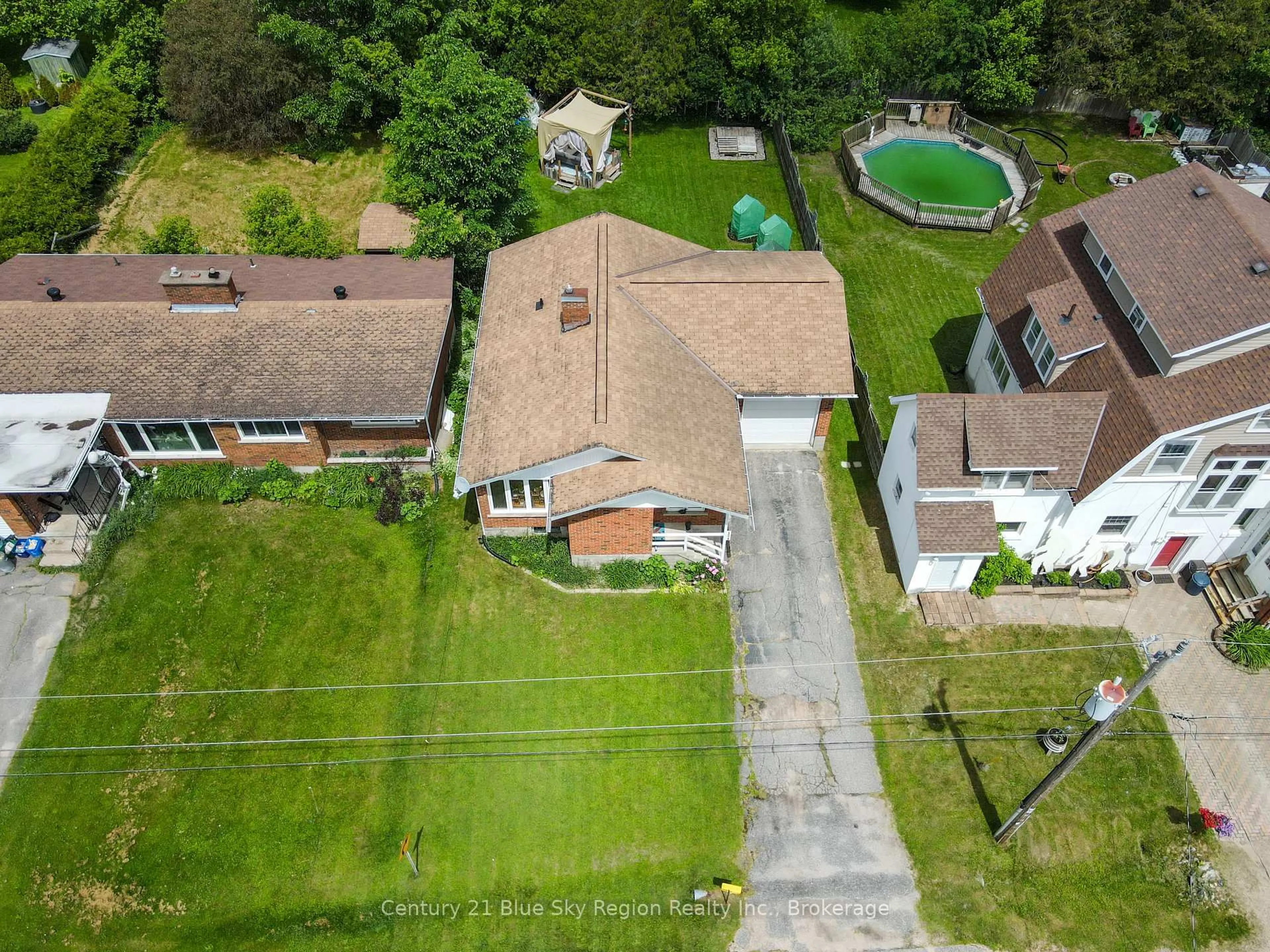 A pic from outside/outdoor area/front of a property/back of a property/a pic from drone, street for 124 King St, Powassan Ontario P0H 1Z0