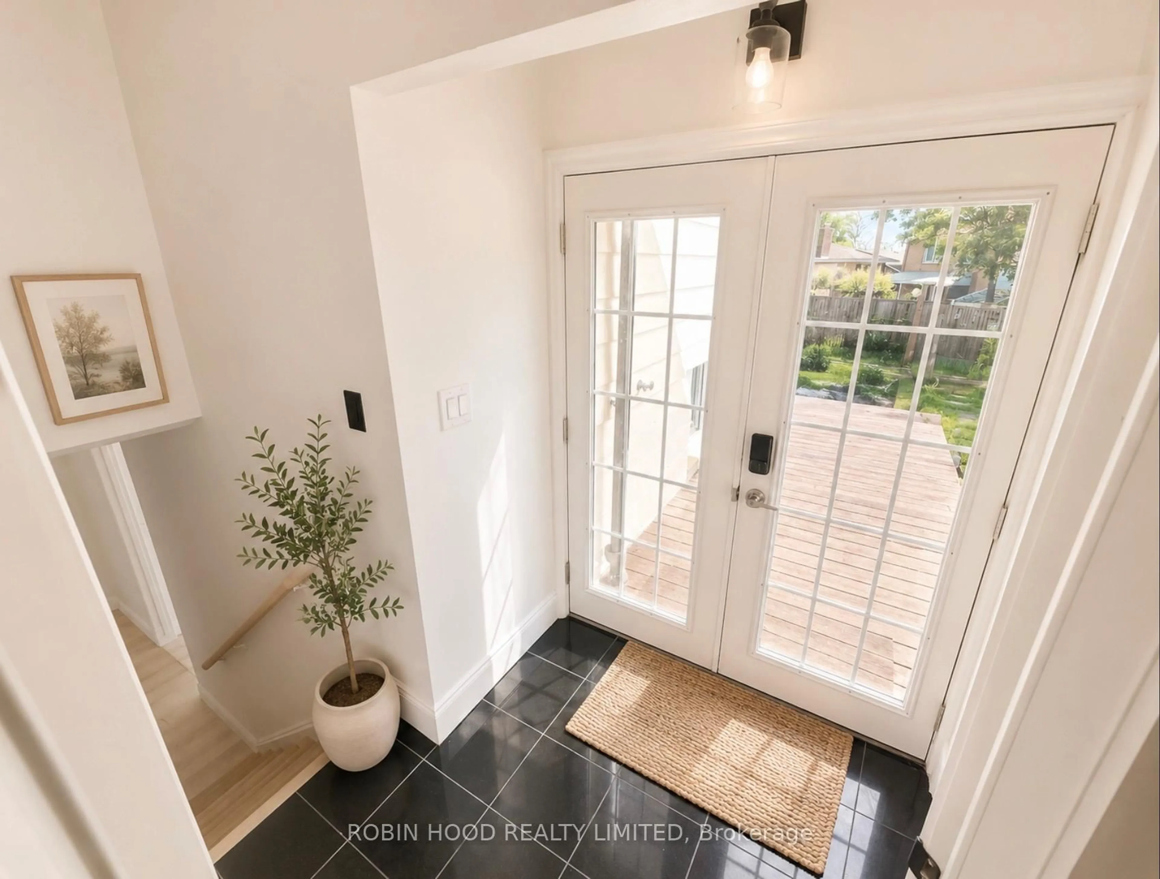 Indoor entryway for 84 Elgar Ave, Hamilton Ontario L9C 4E5