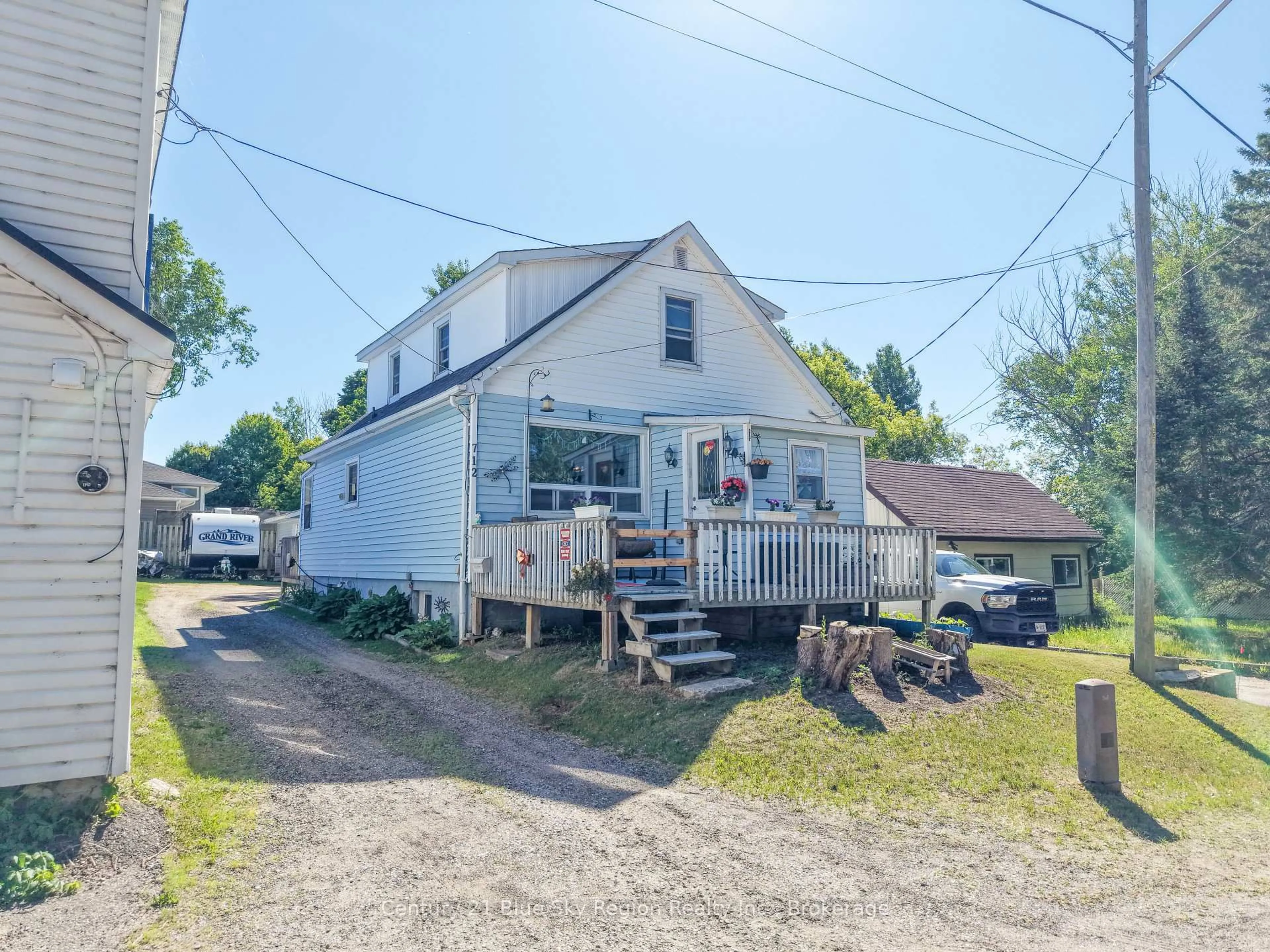 A pic from outside/outdoor area/front of a property/back of a property/a pic from drone, street for 712 Winters St, North Bay Ontario P1B 1S7