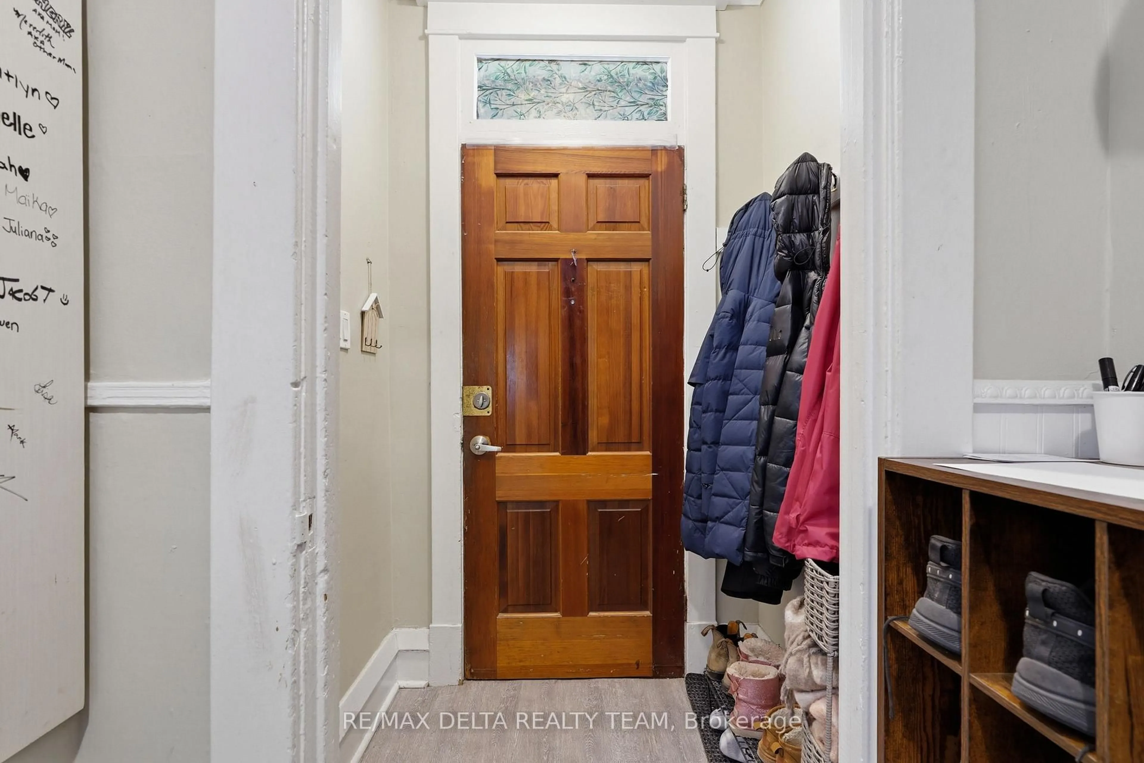 Indoor entryway for 181 Goulburn Ave, Ottawa Ontario K1N 8E3