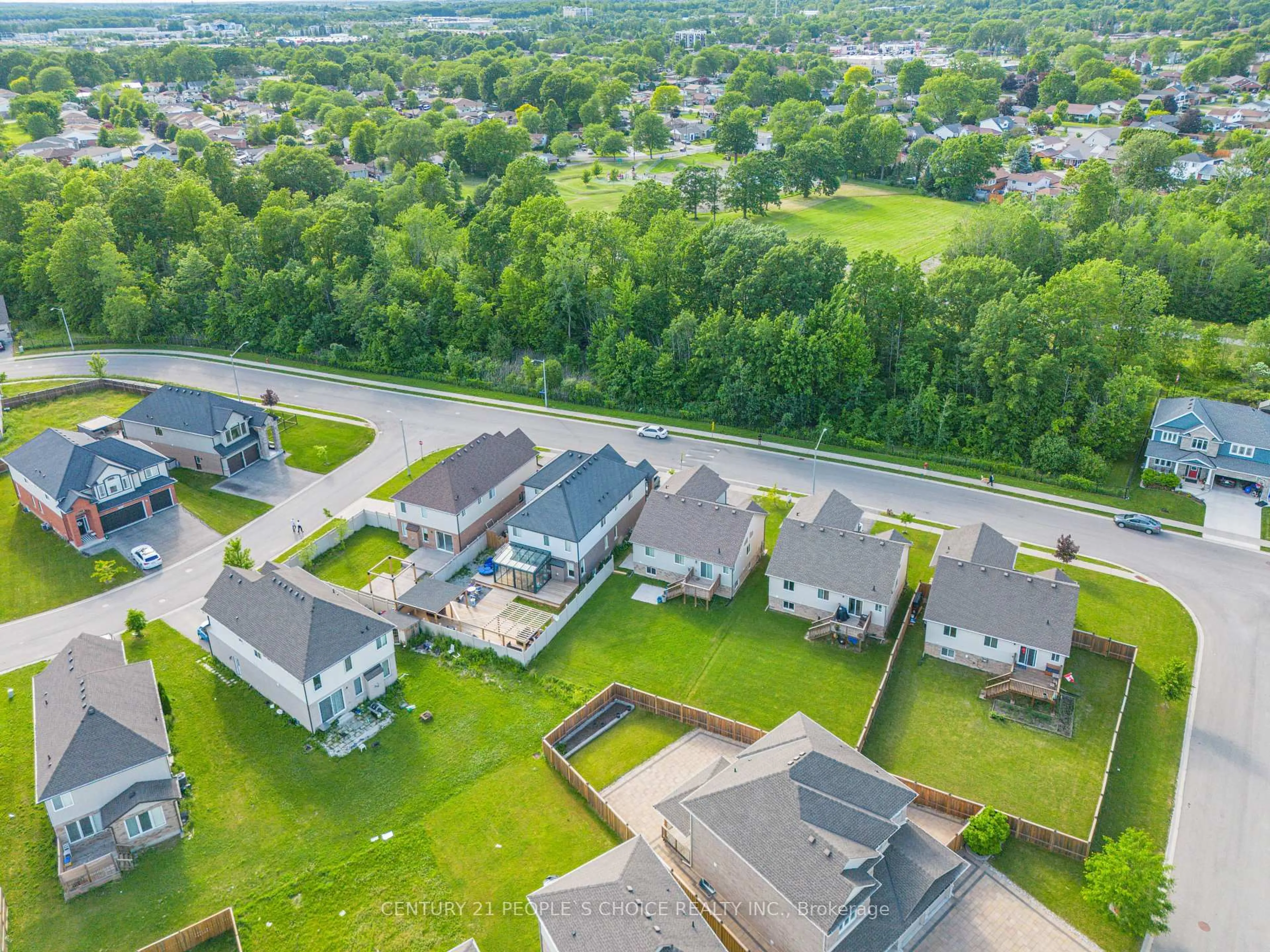 A pic from outside/outdoor area/front of a property/back of a property/a pic from drone, street for 6534 SAM IORFIDA Dr, Niagara Falls Ontario L2G 0H5