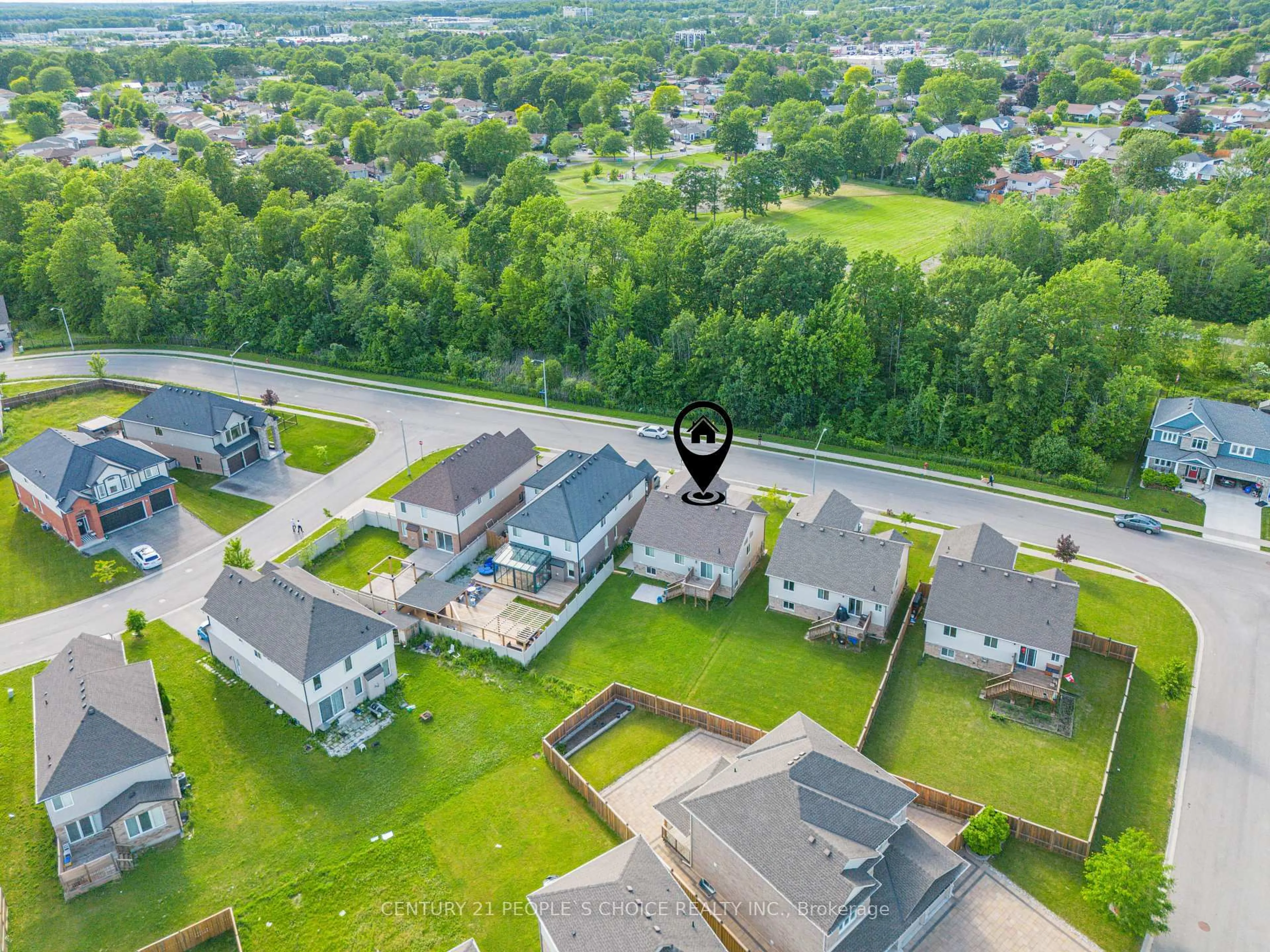 A pic from outside/outdoor area/front of a property/back of a property/a pic from drone, street for 6534 SAM IORFIDA Dr, Niagara Falls Ontario L2G 0H5