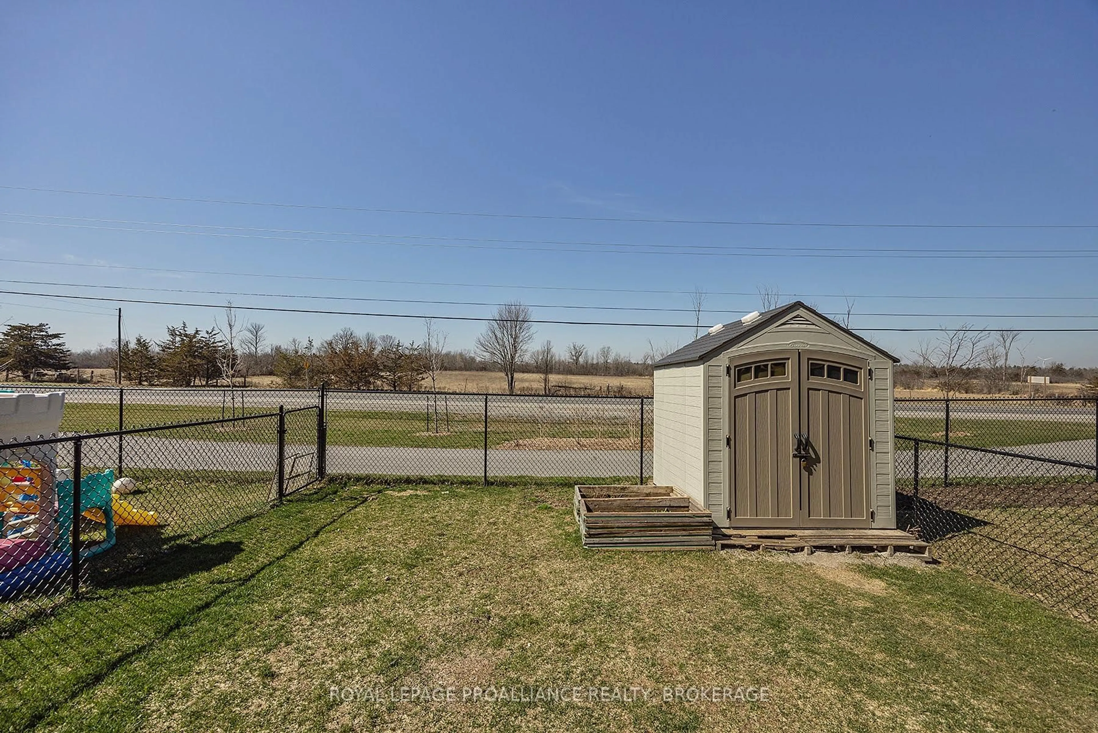 Shed for 186 Dr Richard James Cres, Bath Ontario K0H 1G0