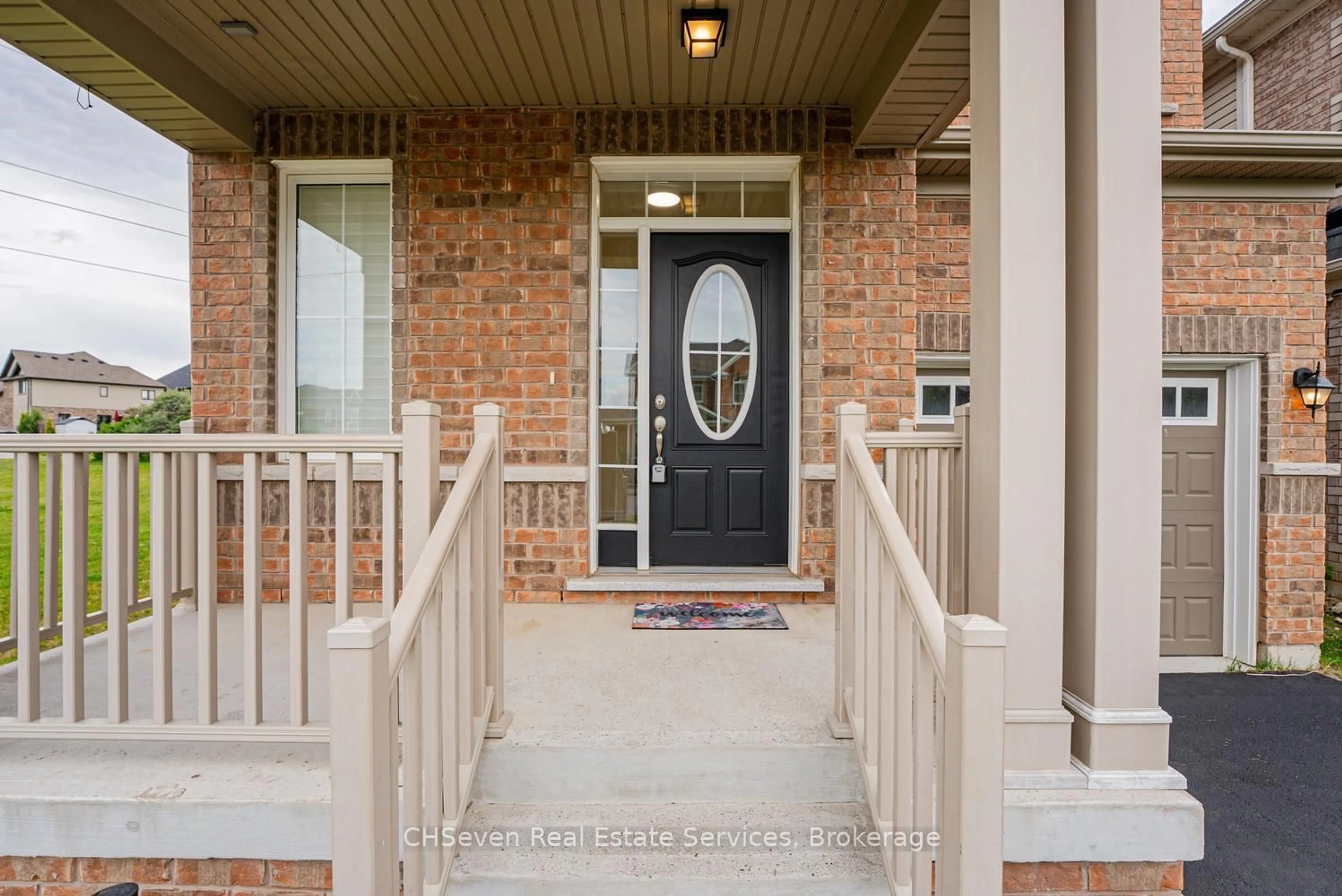 Indoor entryway for 669 Doon South Dr, Kitchener Ontario N2P 0H5