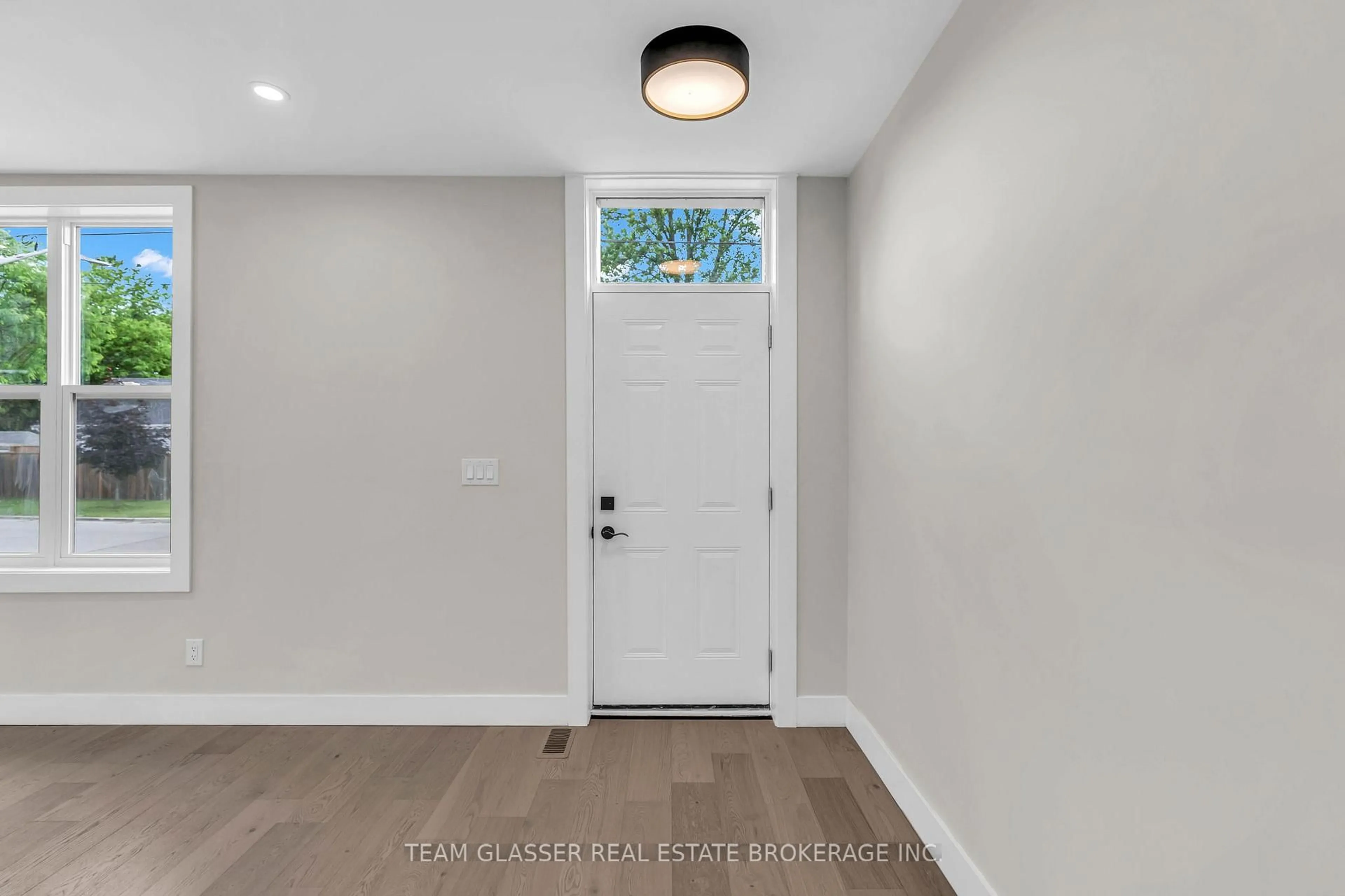 Indoor entryway for 89 Elm St, London East Ontario N5Z 2K4
