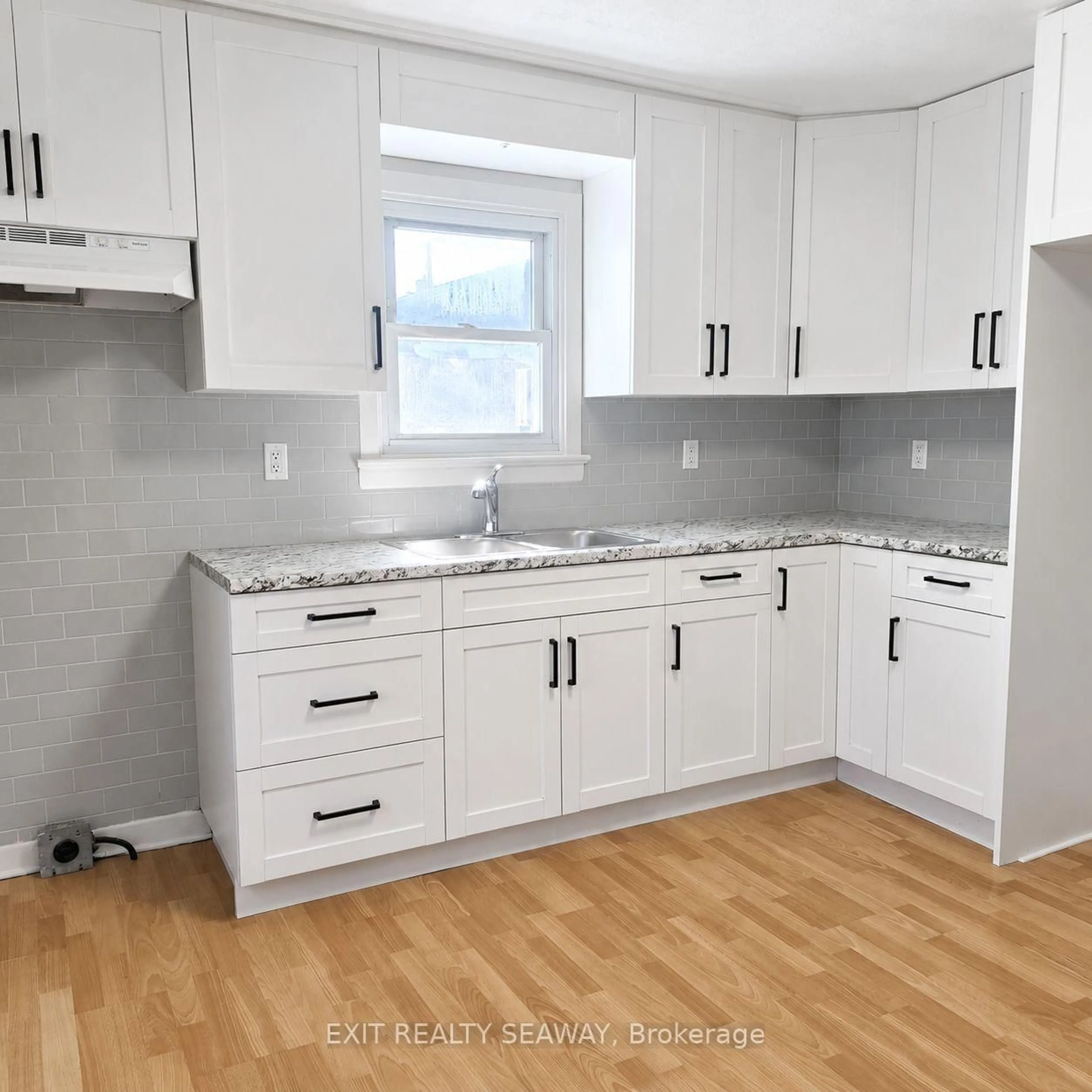 Standard kitchen, unknown for 1218 Notre Dame St, Cornwall Ontario K6J 4Y6
