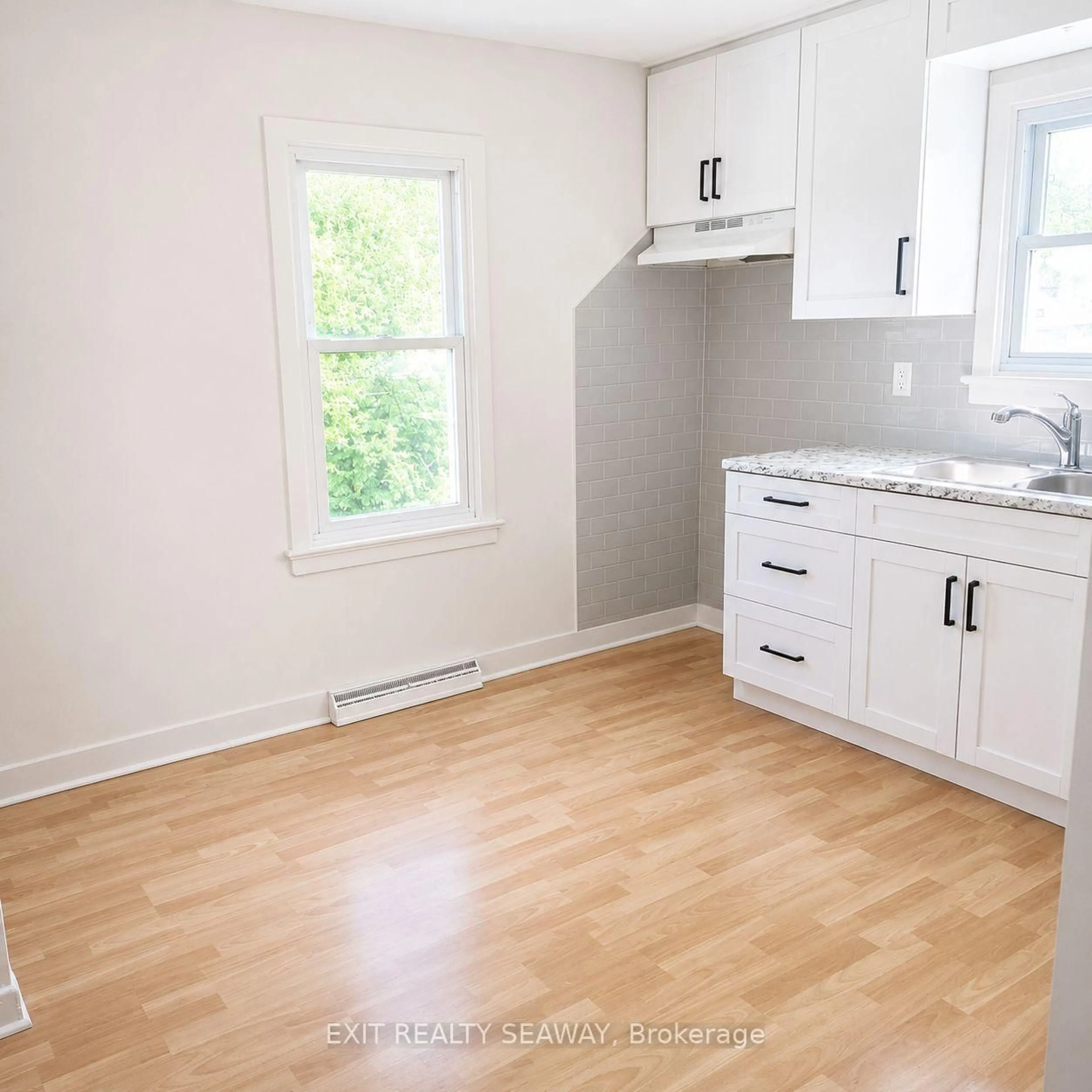 Unknown for 1218 Notre Dame St, Cornwall Ontario K6J 4Y6