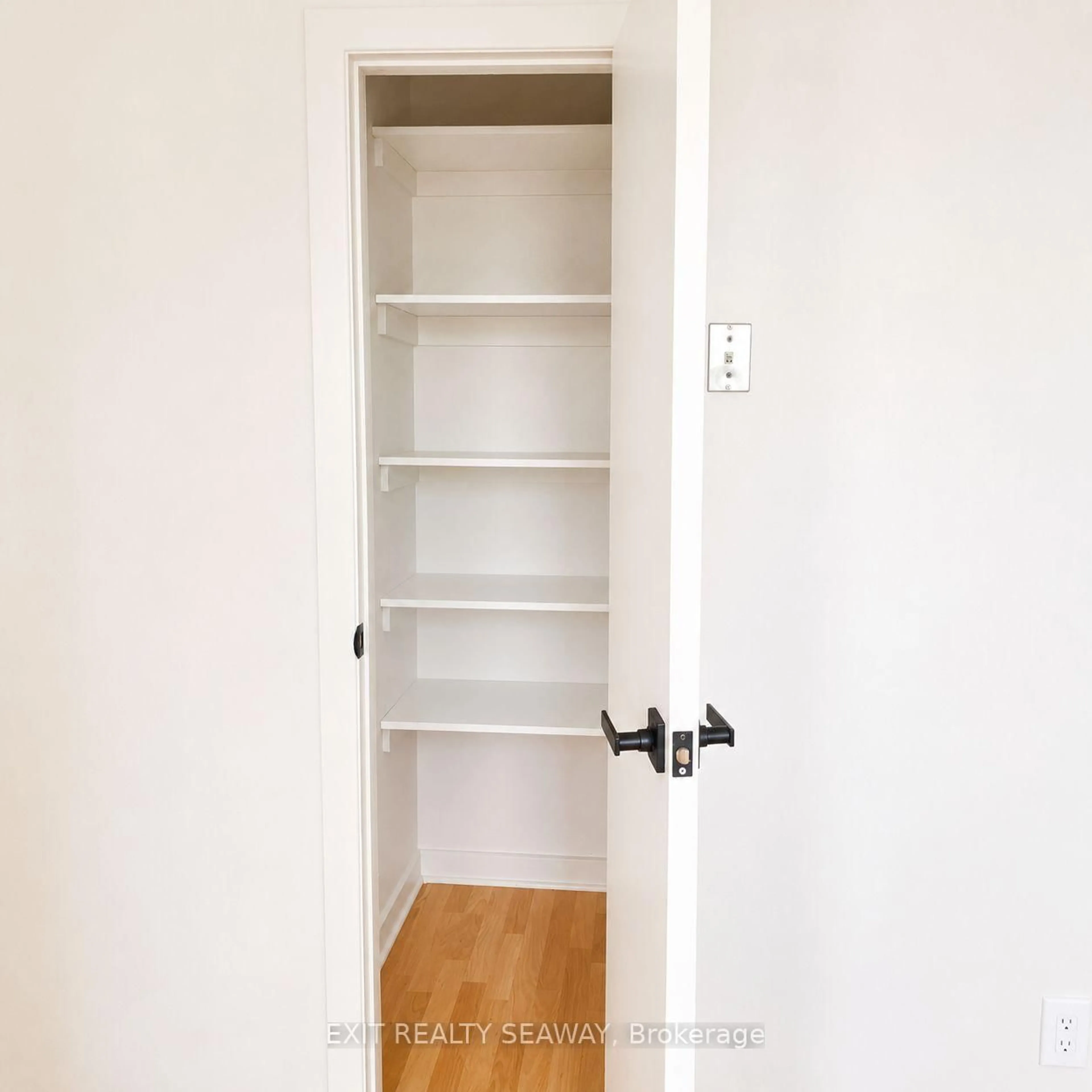 Storage room or clothes room or walk-in closet for 1218 Notre Dame St, Cornwall Ontario K6J 4Y6