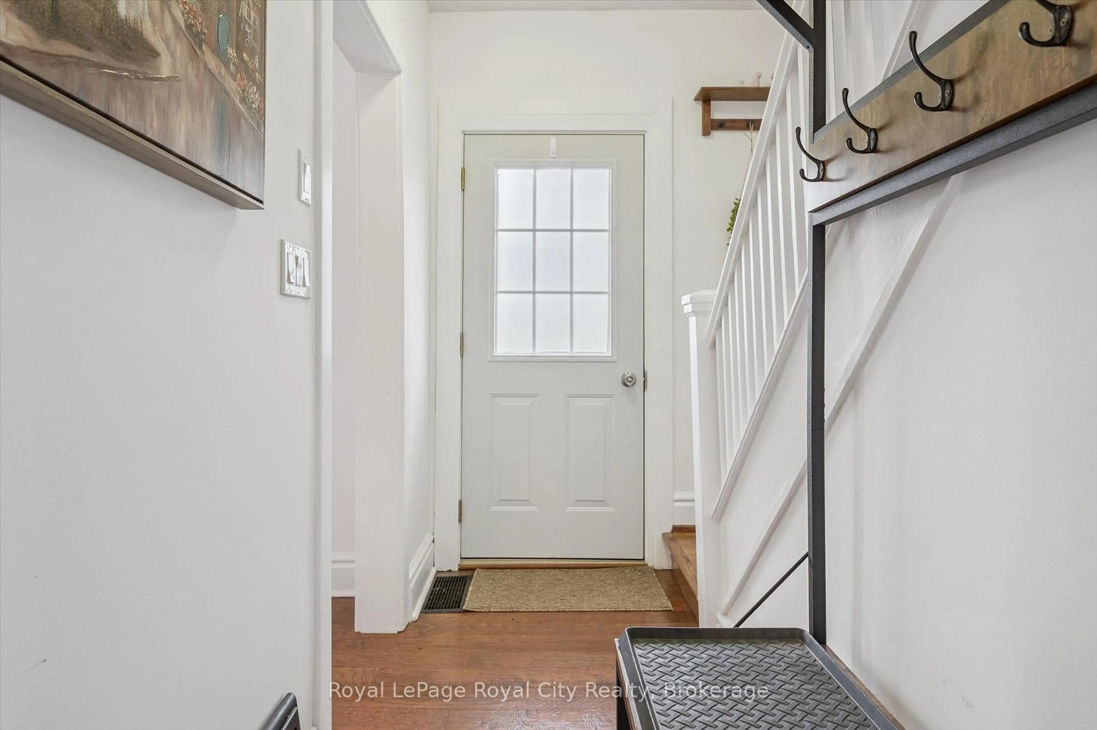 Indoor entryway for 136 Alma St, Guelph Ontario N1H 5X4