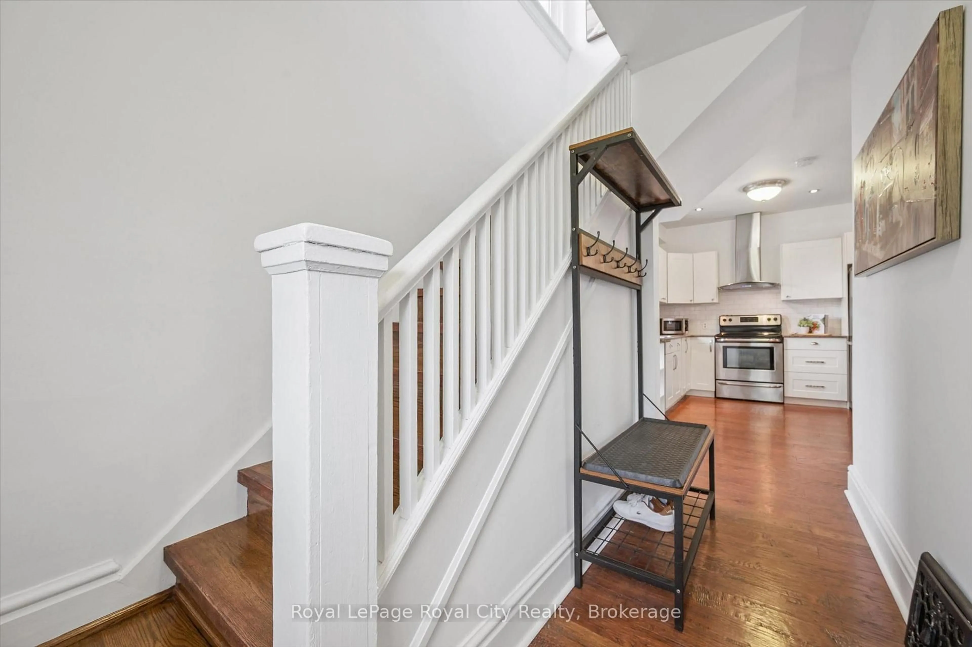 Unknown for 136 Alma St, Guelph Ontario N1H 5X4
