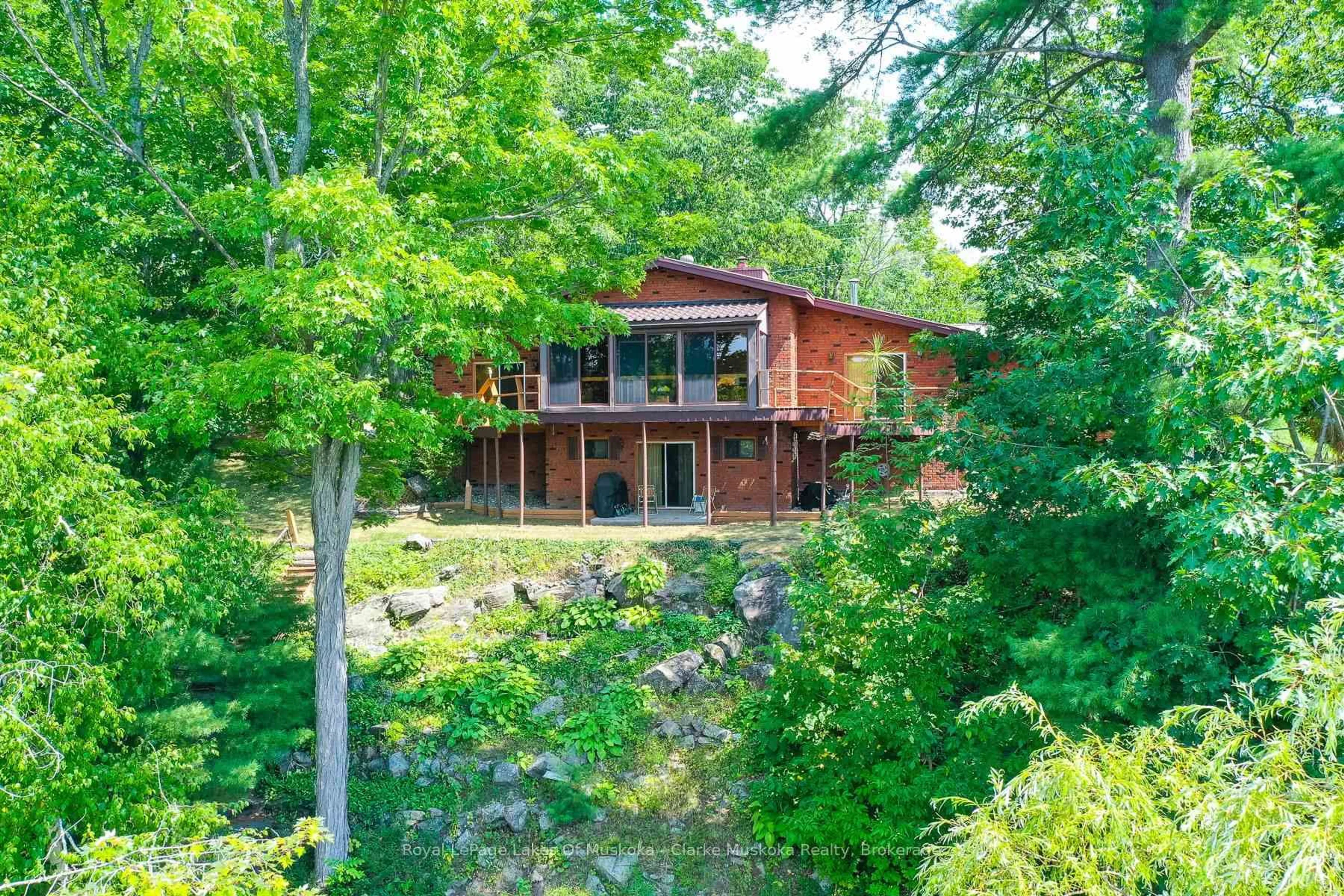 A pic from outside/outdoor area/front of a property/back of a property/a pic from drone, water/lake/river/ocean view for 108 Six Mile Channel Rd, Georgian Bay Ontario L0K 1E0