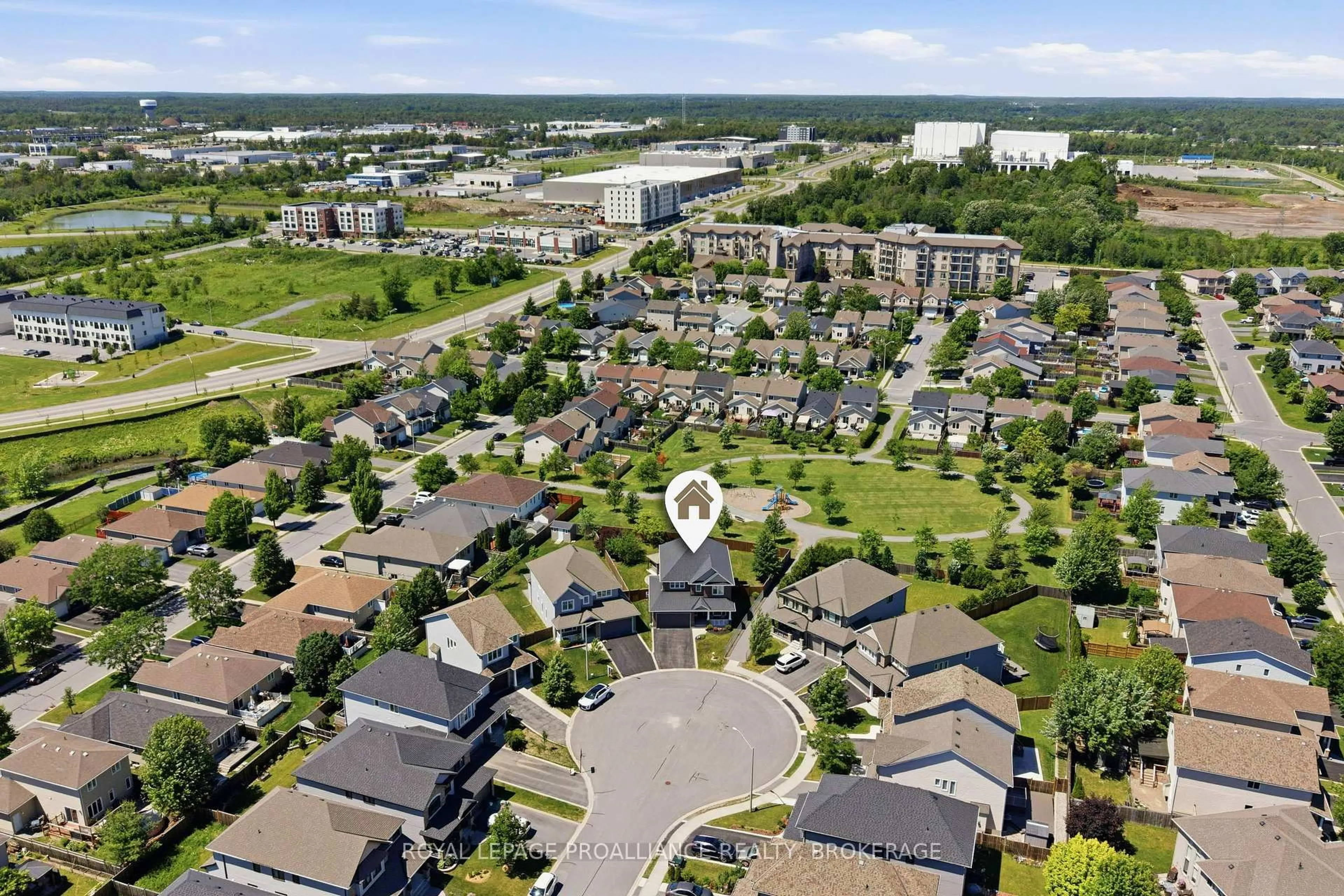 A pic from outside/outdoor area/front of a property/back of a property/a pic from drone, street for 565 Savannah Crt, Kingston Ontario K7P 0L3