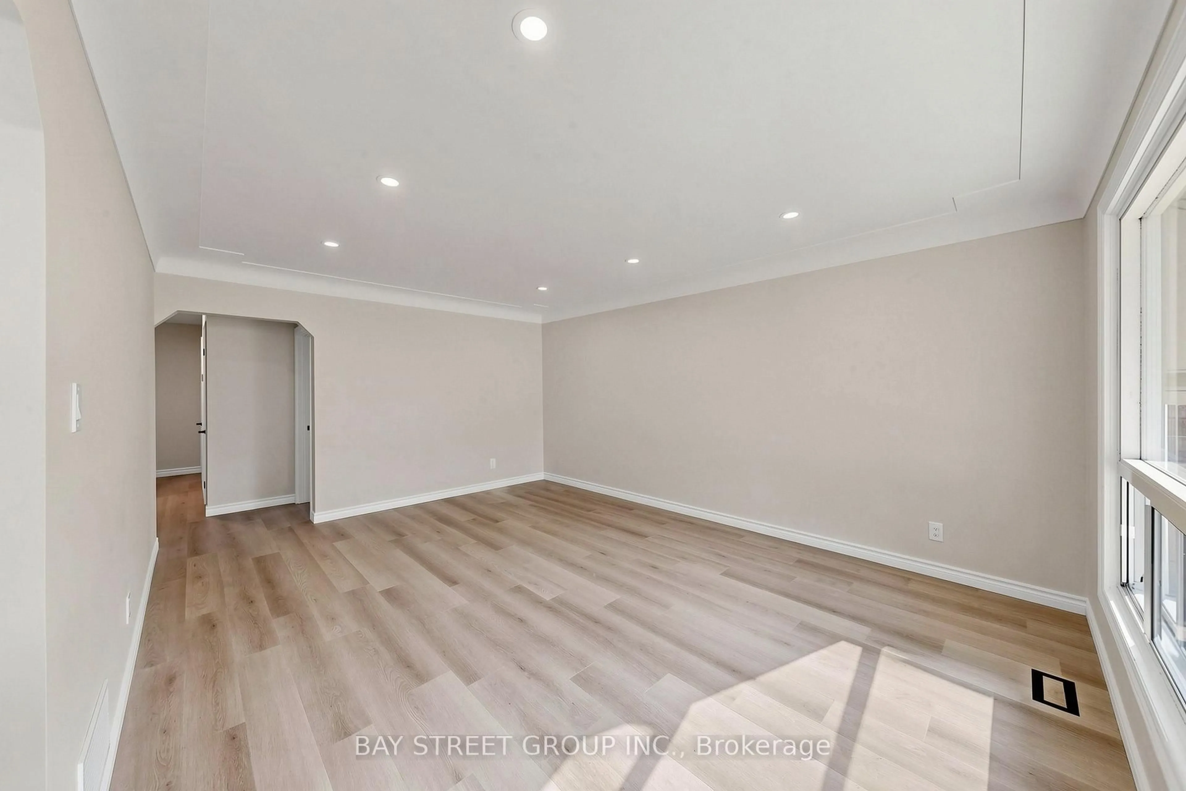 A pic of a room for 28 Warren Ave, Hamilton Ontario L9A 3C6