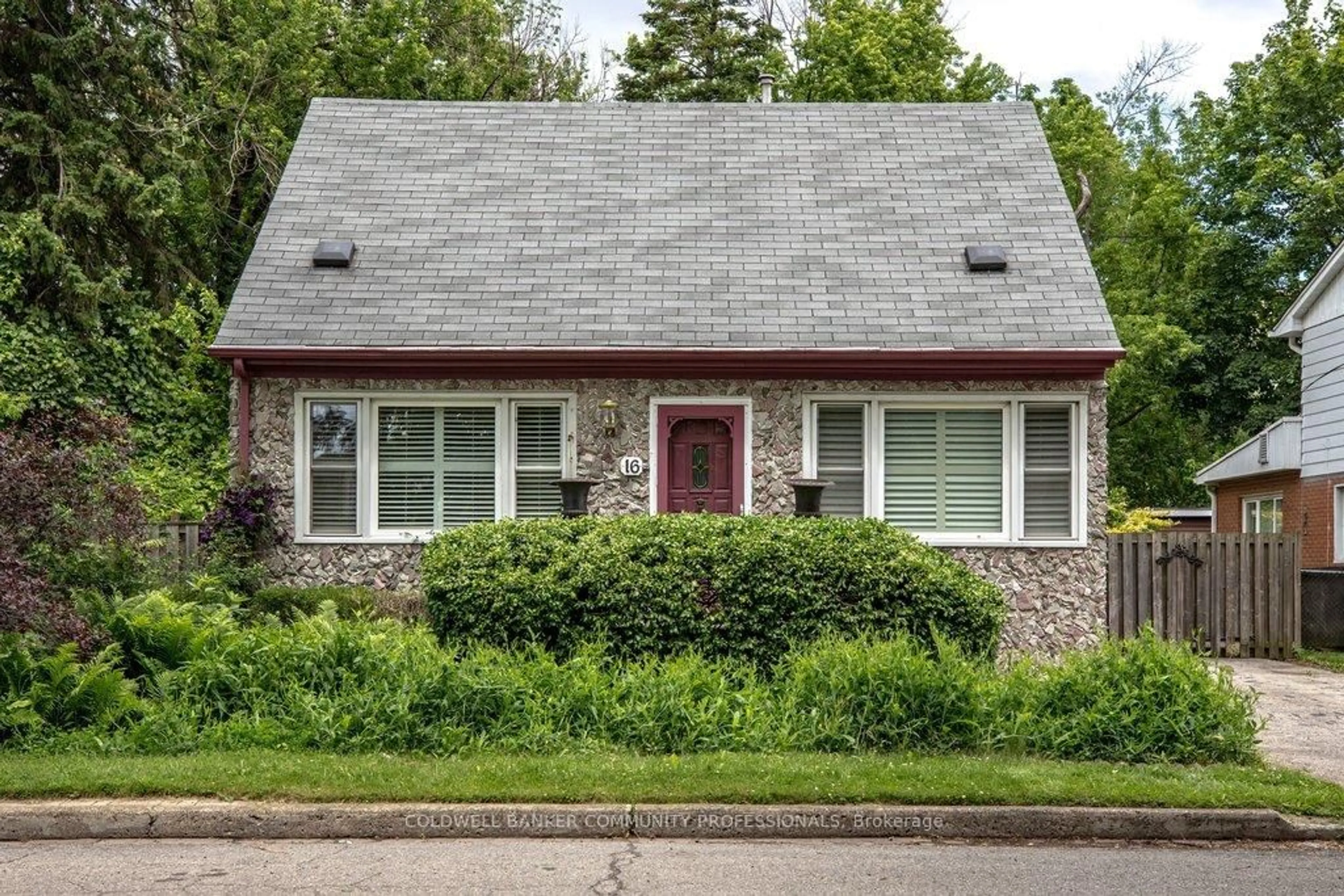 Home with brick exterior material, street for 16 Sussex St, Hamilton Ontario L8S 2E1