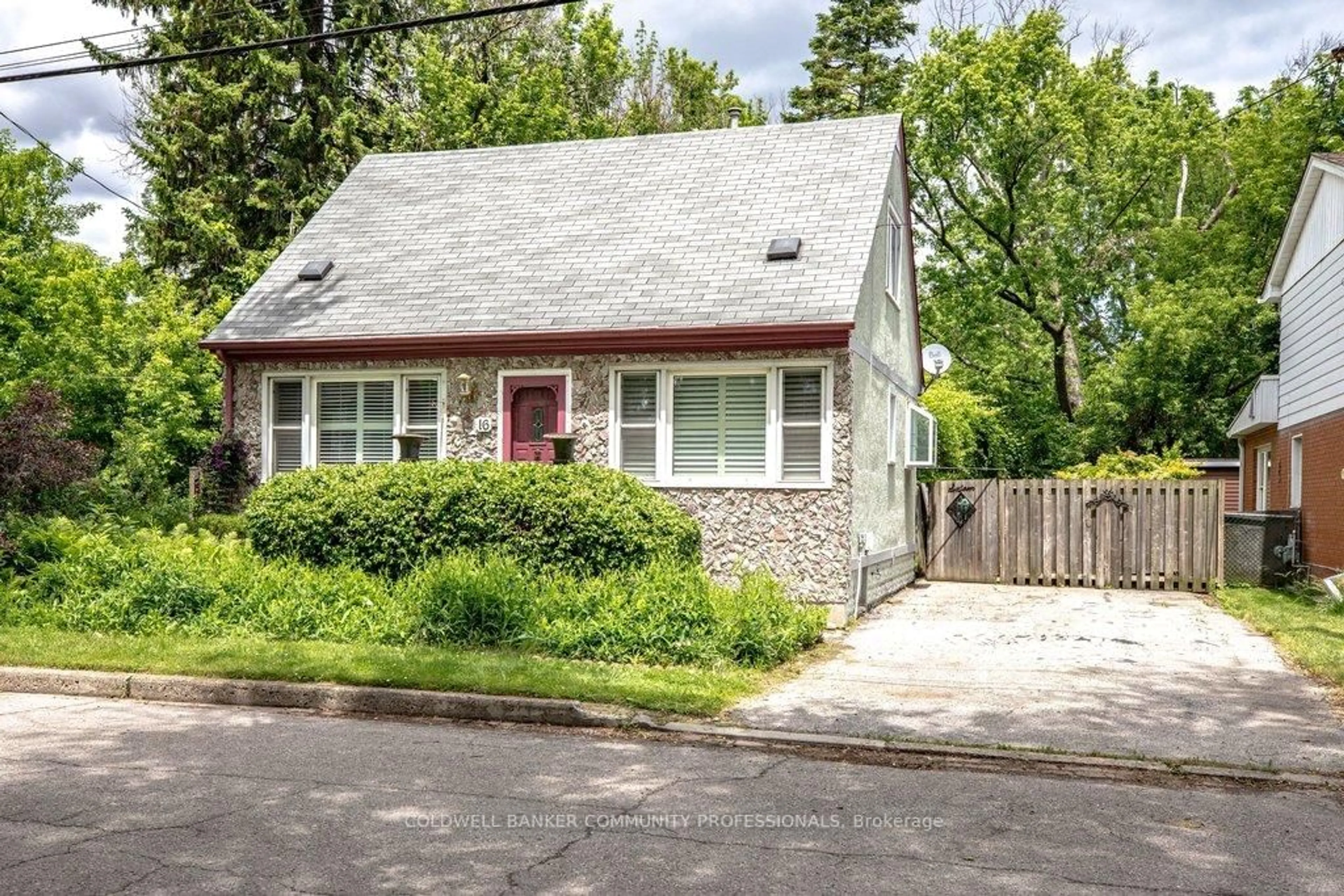 Unknown for 16 Sussex St, Hamilton Ontario L8S 2E1