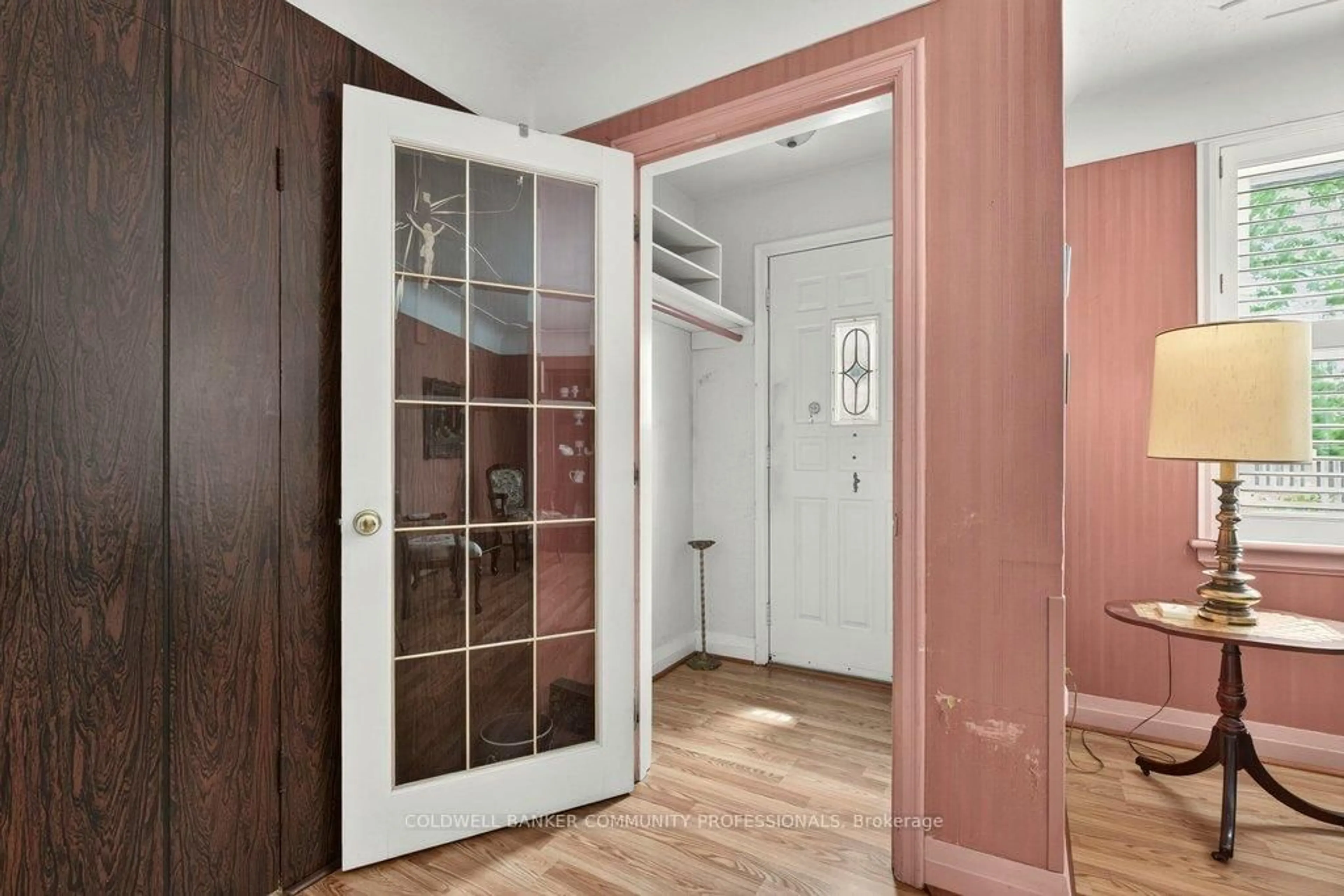 Indoor entryway for 16 Sussex St, Hamilton Ontario L8S 2E1