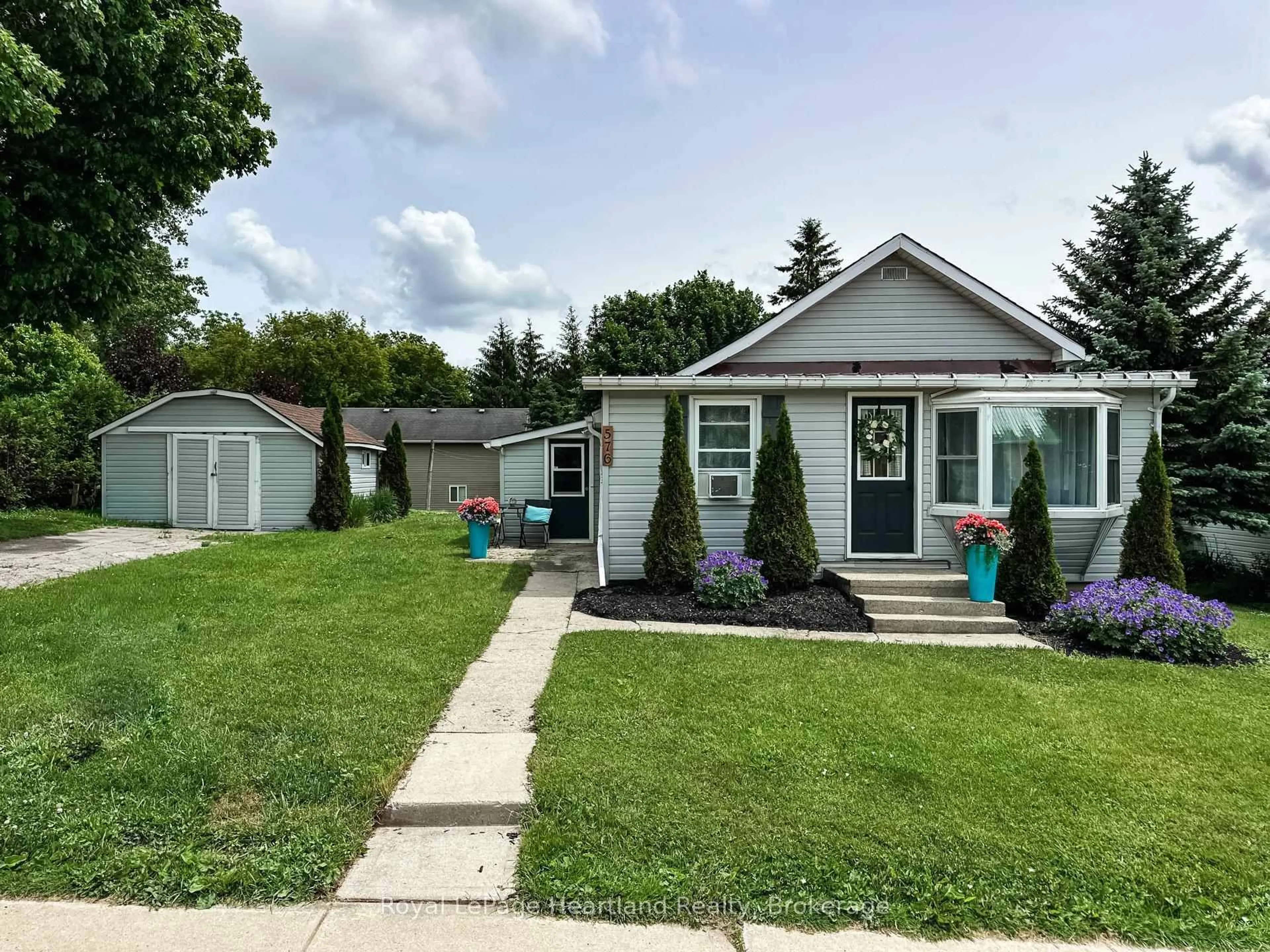 Home with vinyl exterior material, street for 576 Queen St, North Huron Ontario N0M 1H0